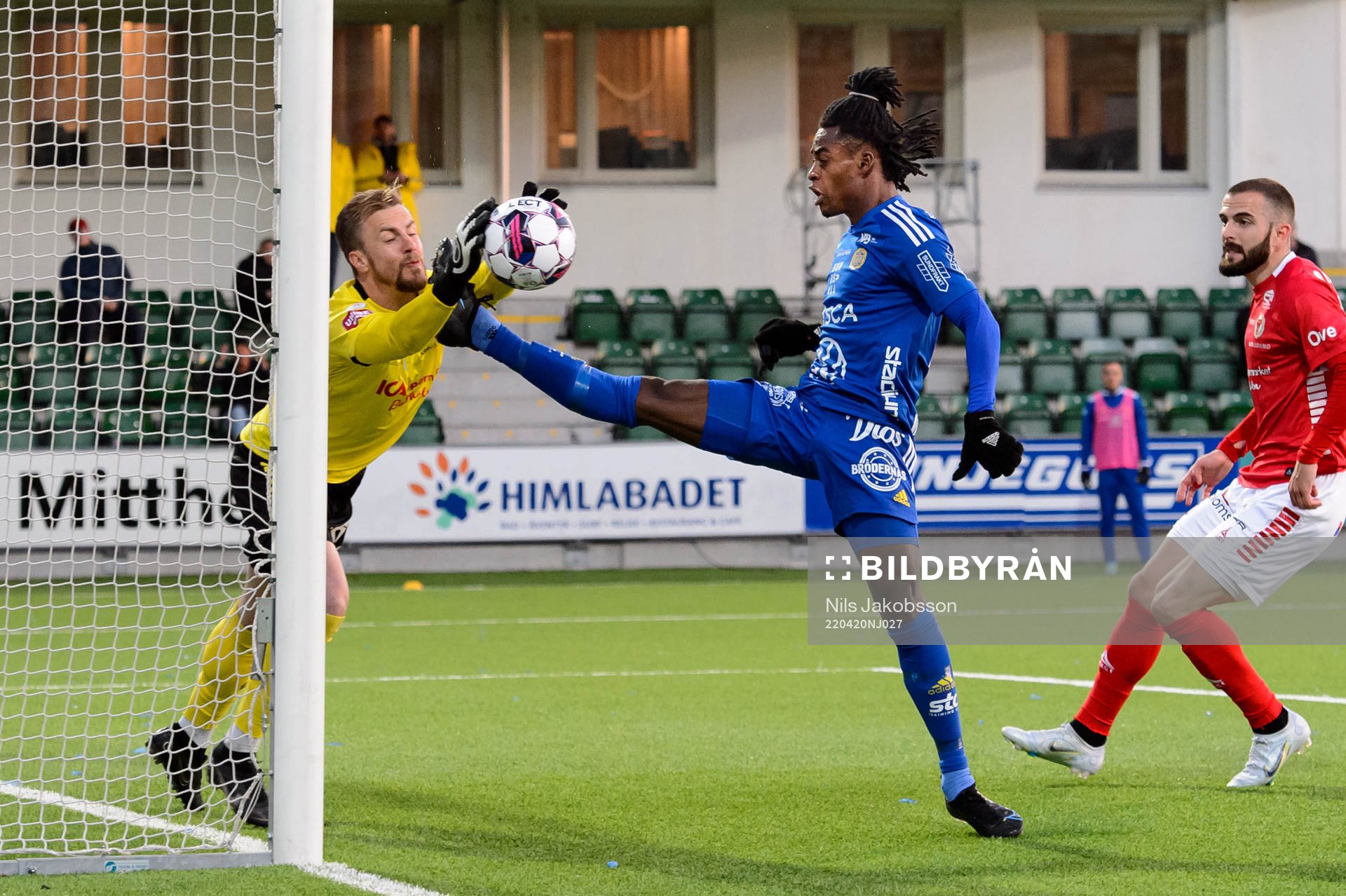 Kalmars målvakt Ricardo Friedrich och Sundsvalls Ronlado