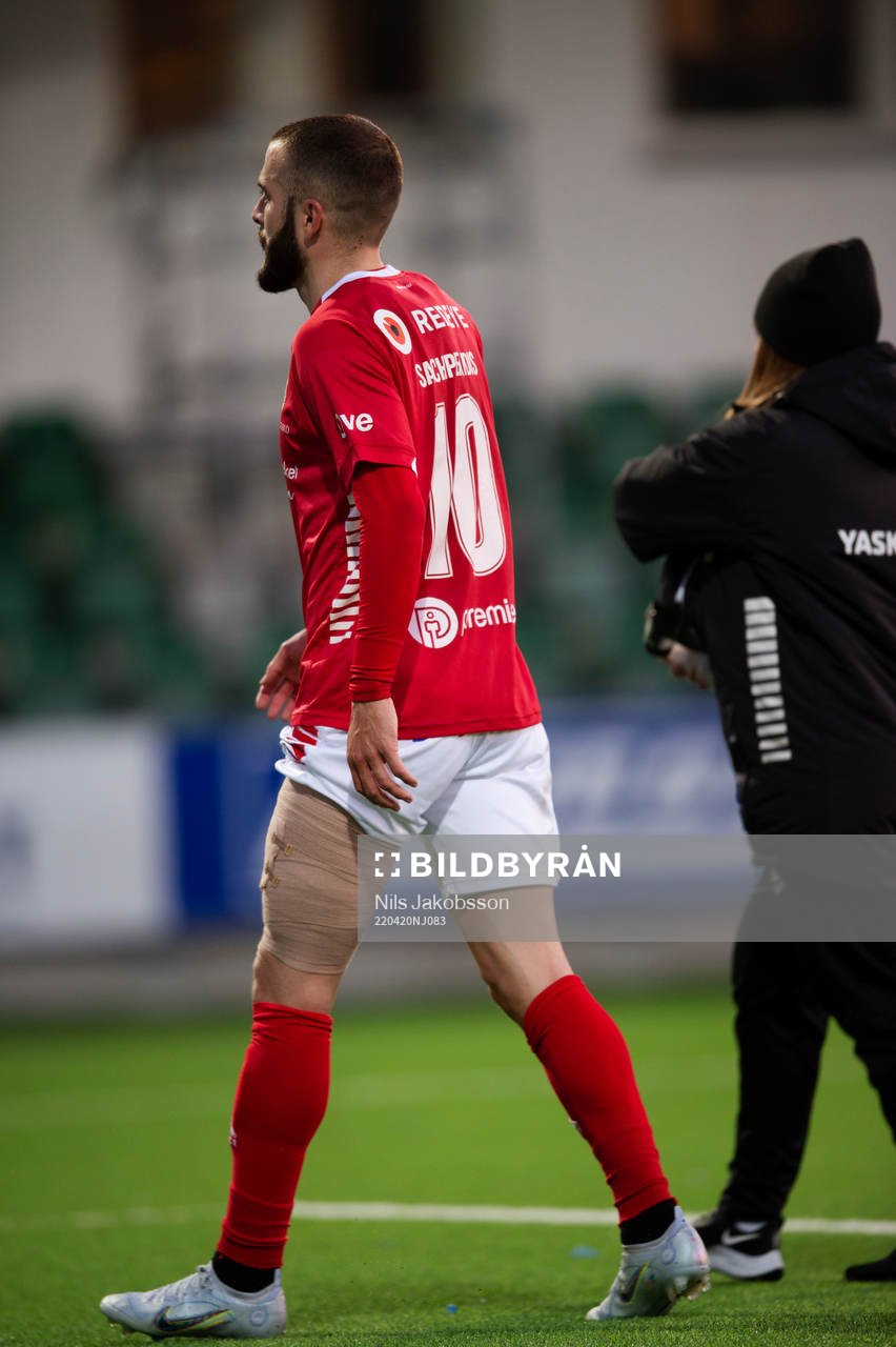 Kalmars Filip Sachpekidis utgår med en bristning i baksida