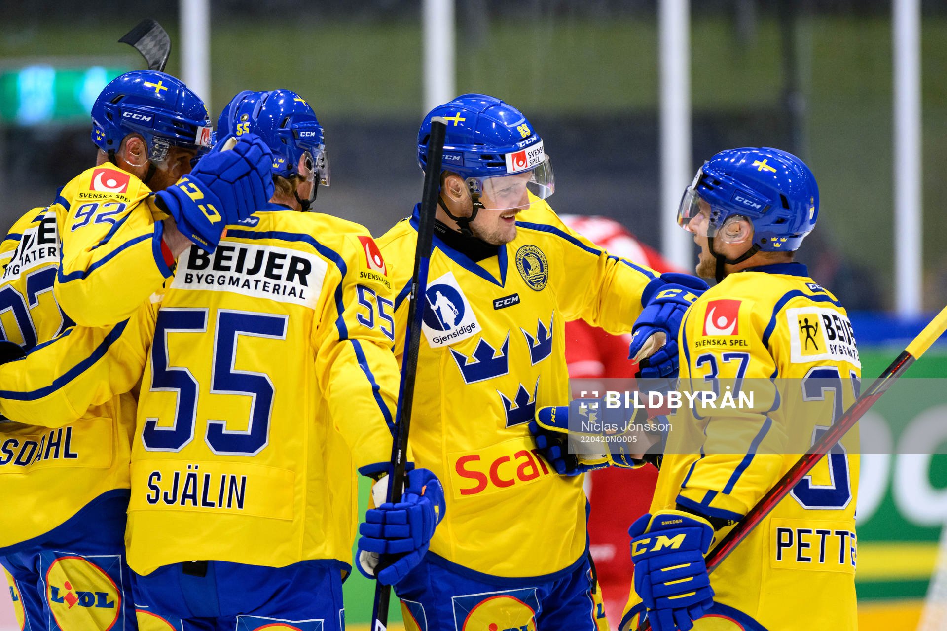 Patrik Karlkvist of Sweden celebrate