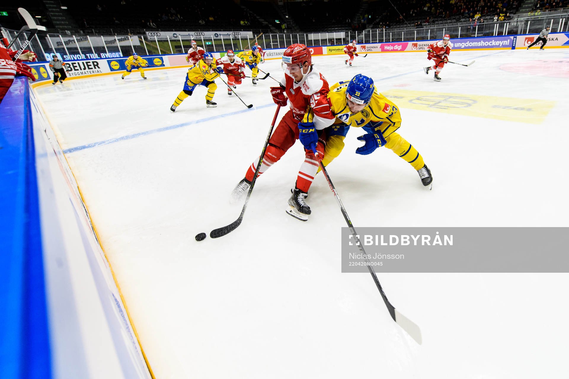 Nick Olesen of Denmark and Albin Lundin of Sweden