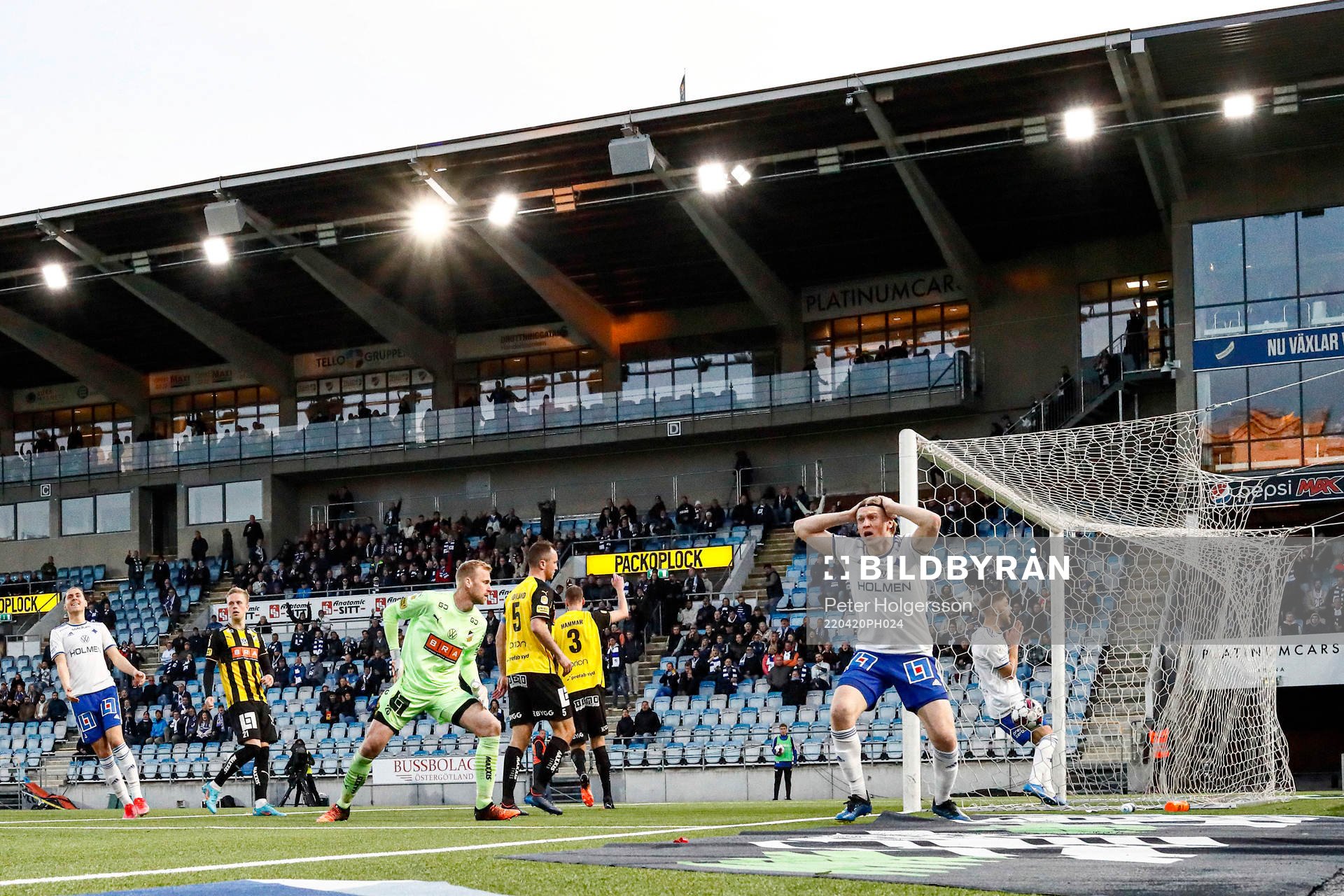 IFK Norrköpings Daniel Fritz Eid deppar eter bortdömt