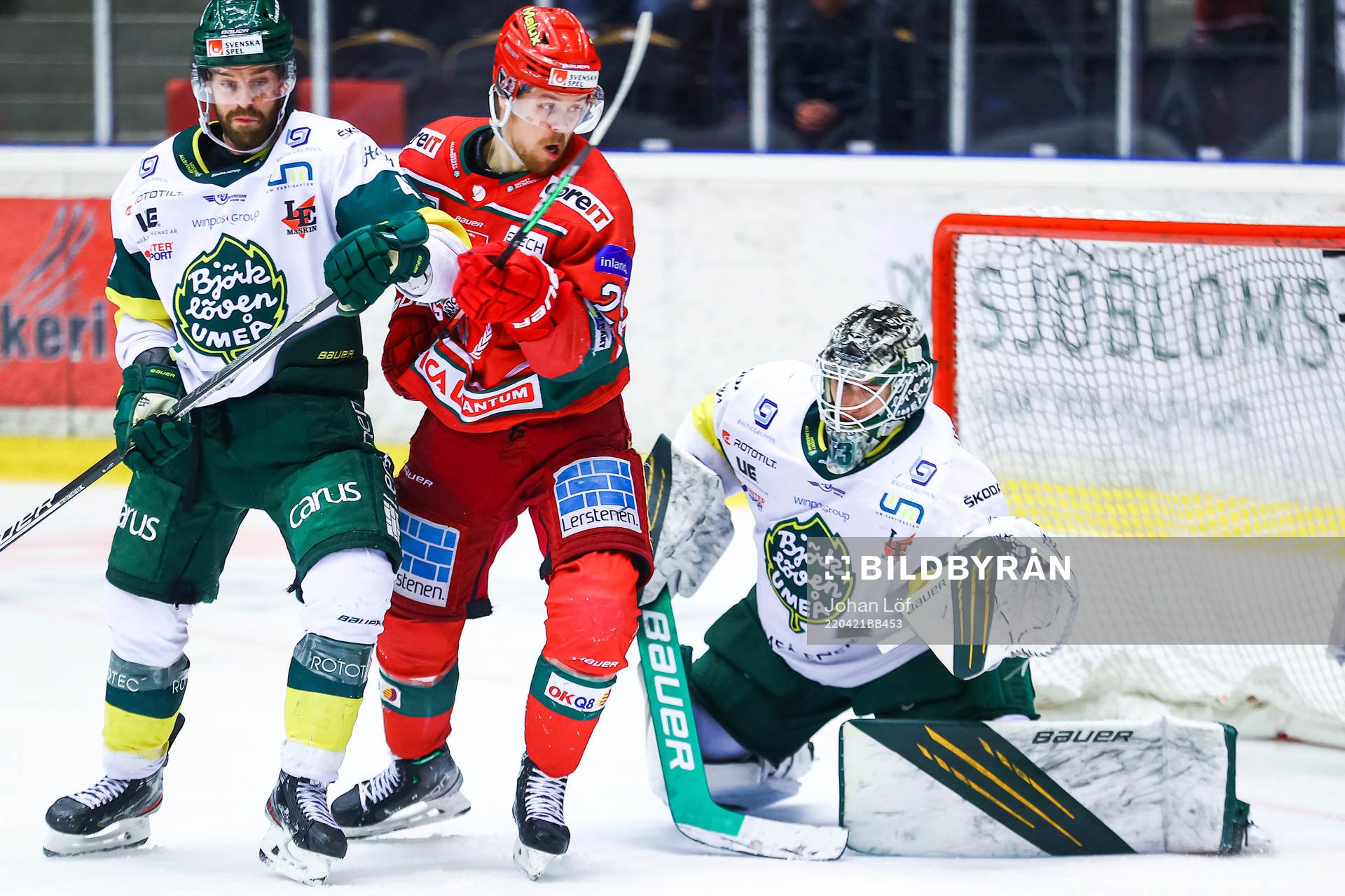 Björklövens målvakt Claes Endre med en räddning
