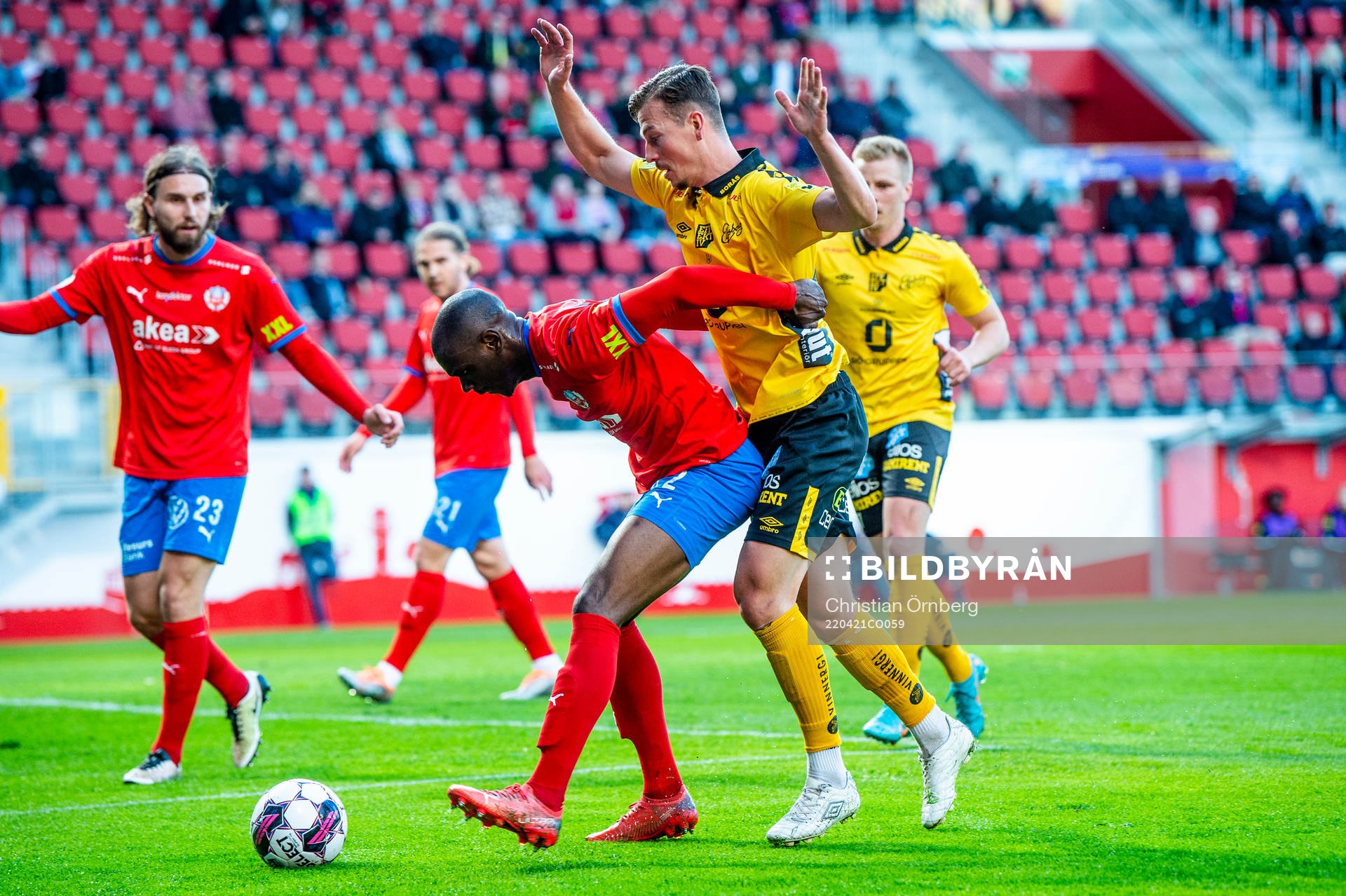 Helsingborgs Ravy Tsouka-Dozi mot Elfsborgs Simon Olsson