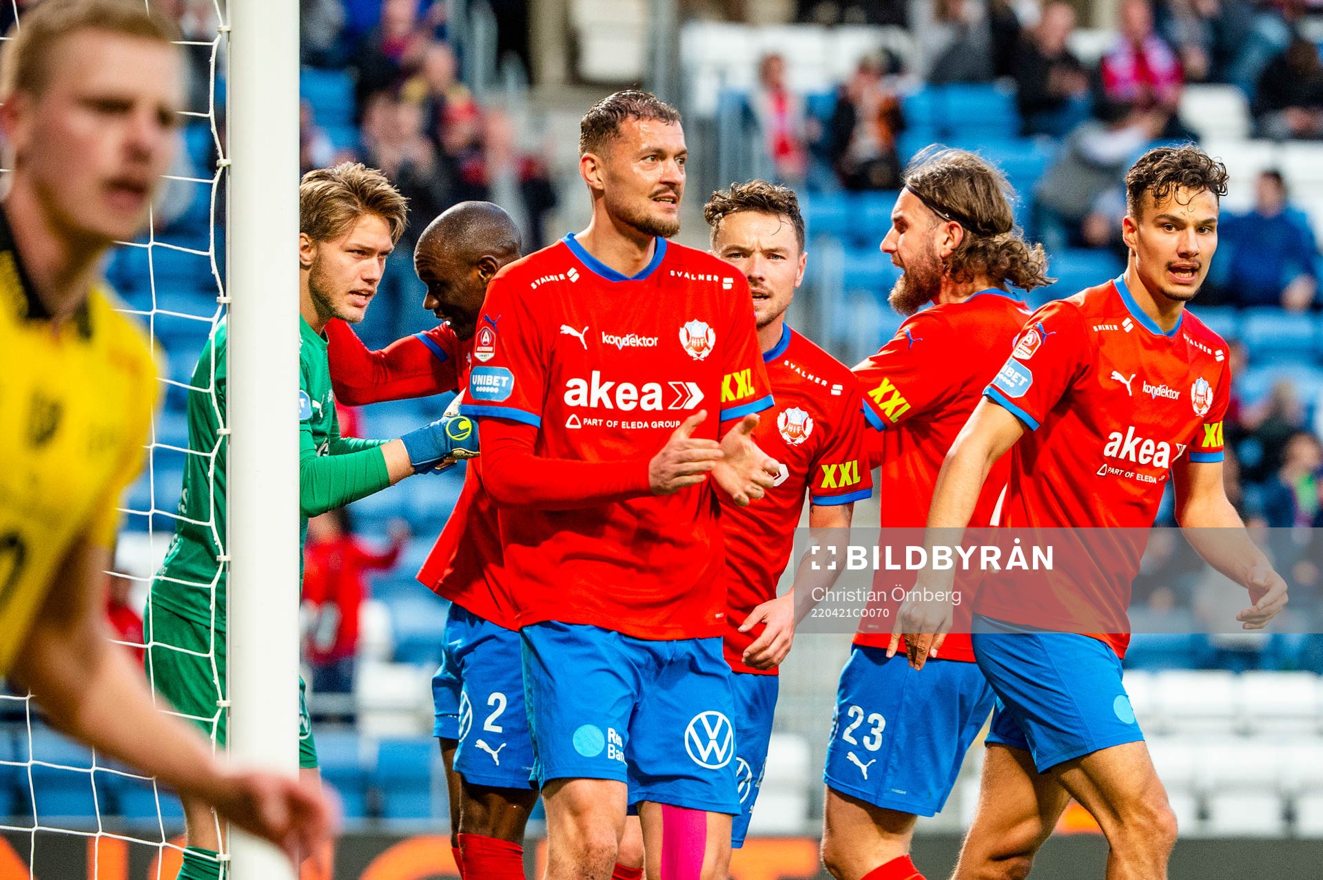 Helsingborgs spelare jublar med målvakt Kalle Joelsson