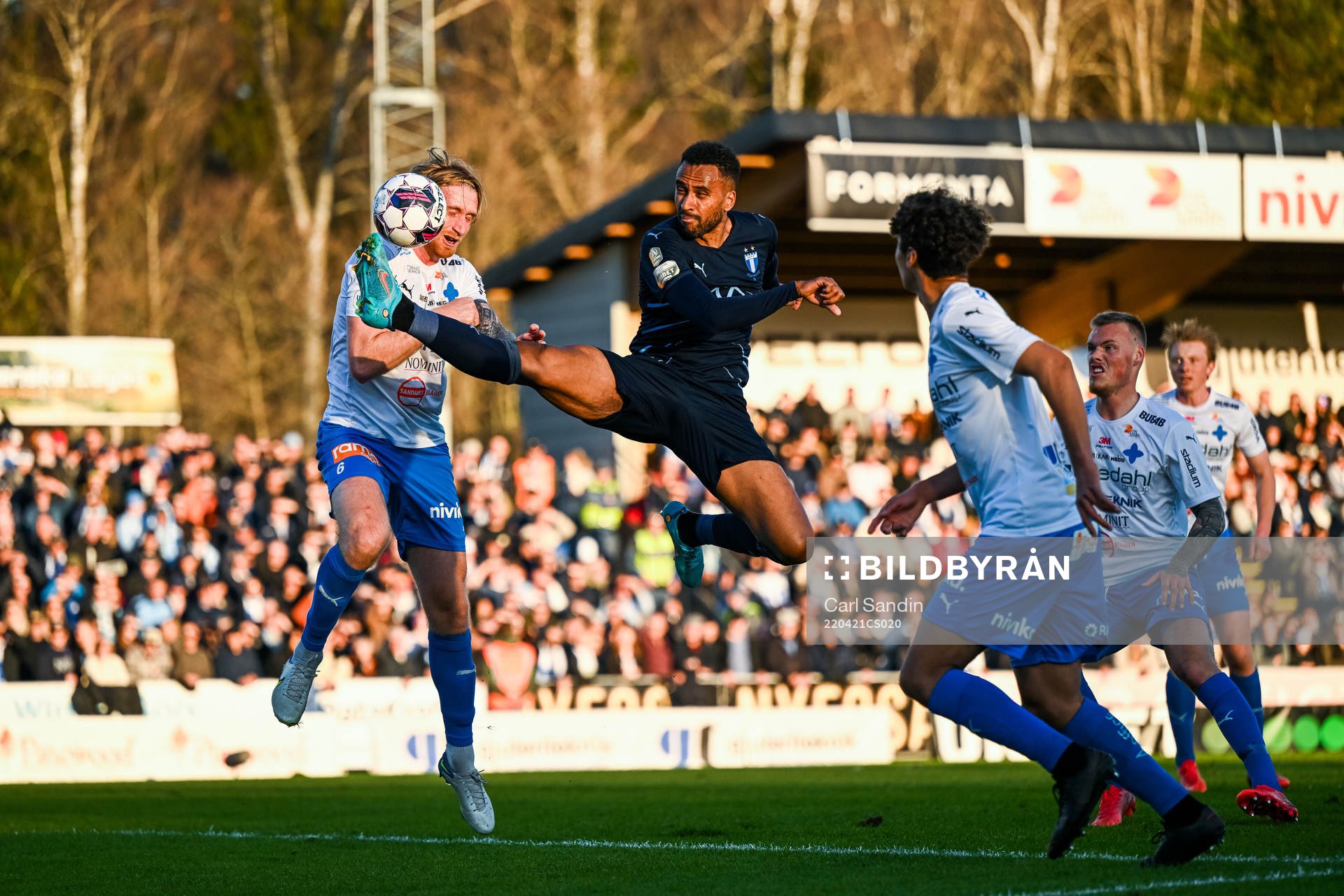 Värnamos Hampus Näsström och Malmö FFs Isaac Kiese