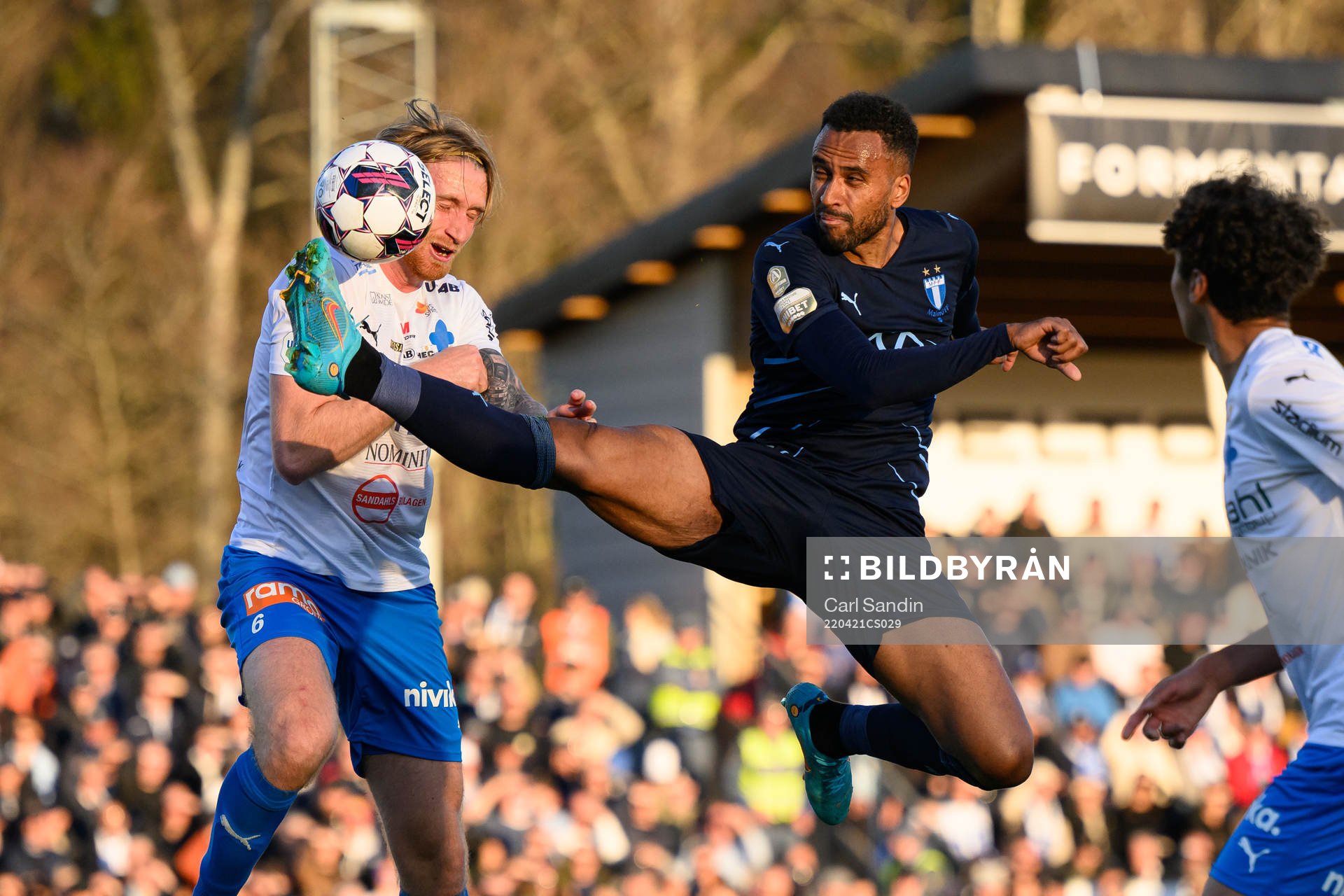 Värnamos Hampus Näsström och Malmö FFs Isaac Kiese