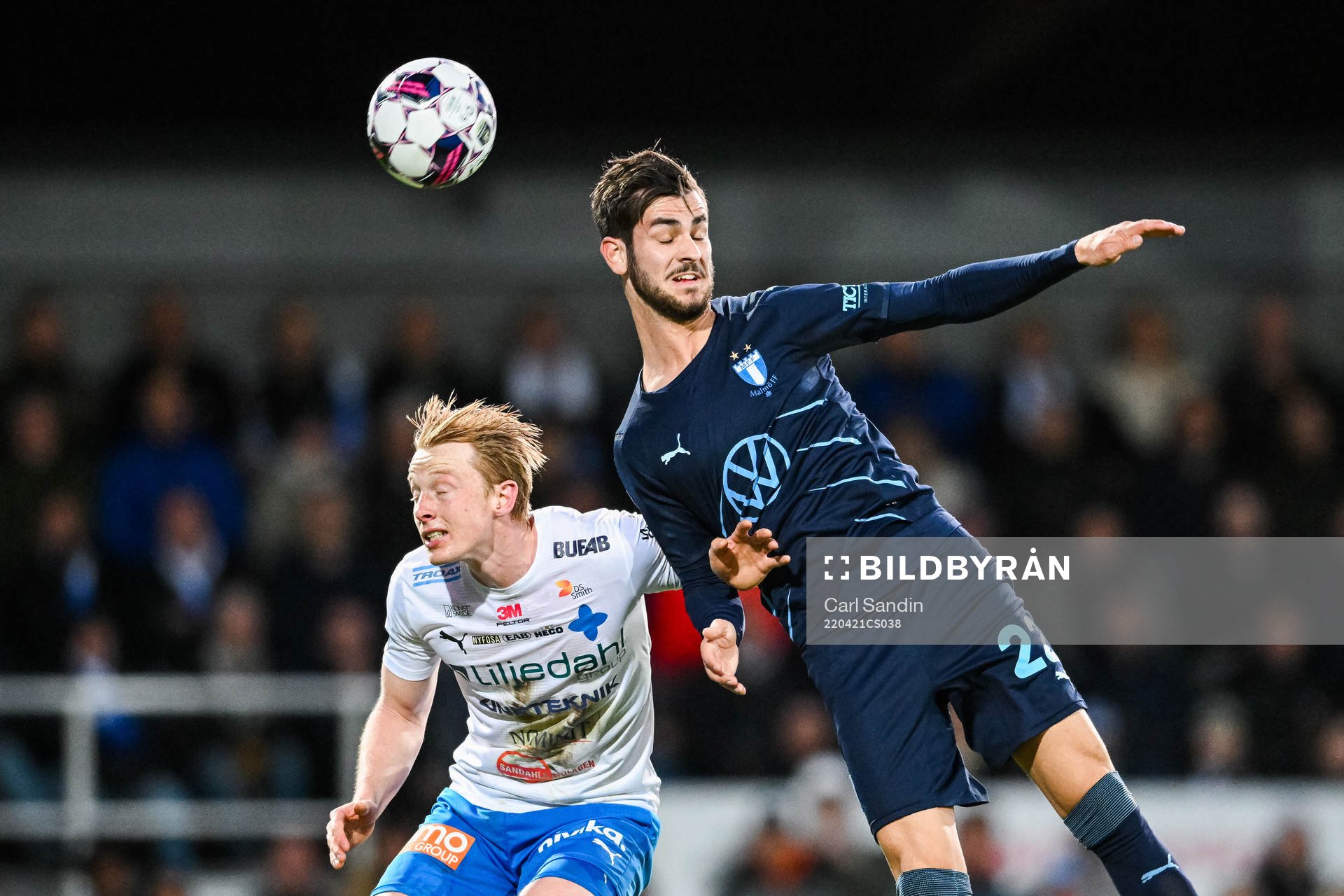 Värnamos Francis de Vries och Malmö FFs Adi Nalic