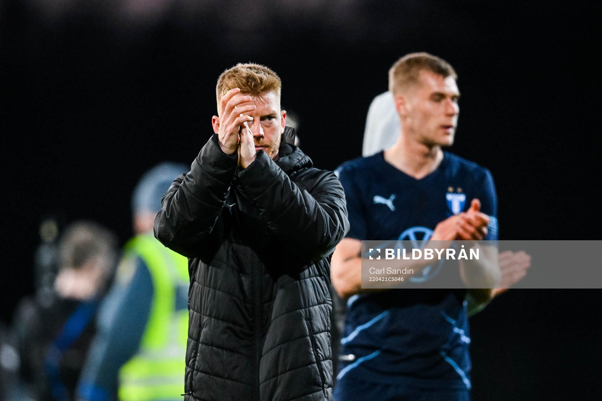 Malmö FFs Anders Christiansen tackar publiken efter fotbollsmatchen i Allsvenskan mellan Värnamo och Malmö FF den 21 april 2022 i Värnamo. 