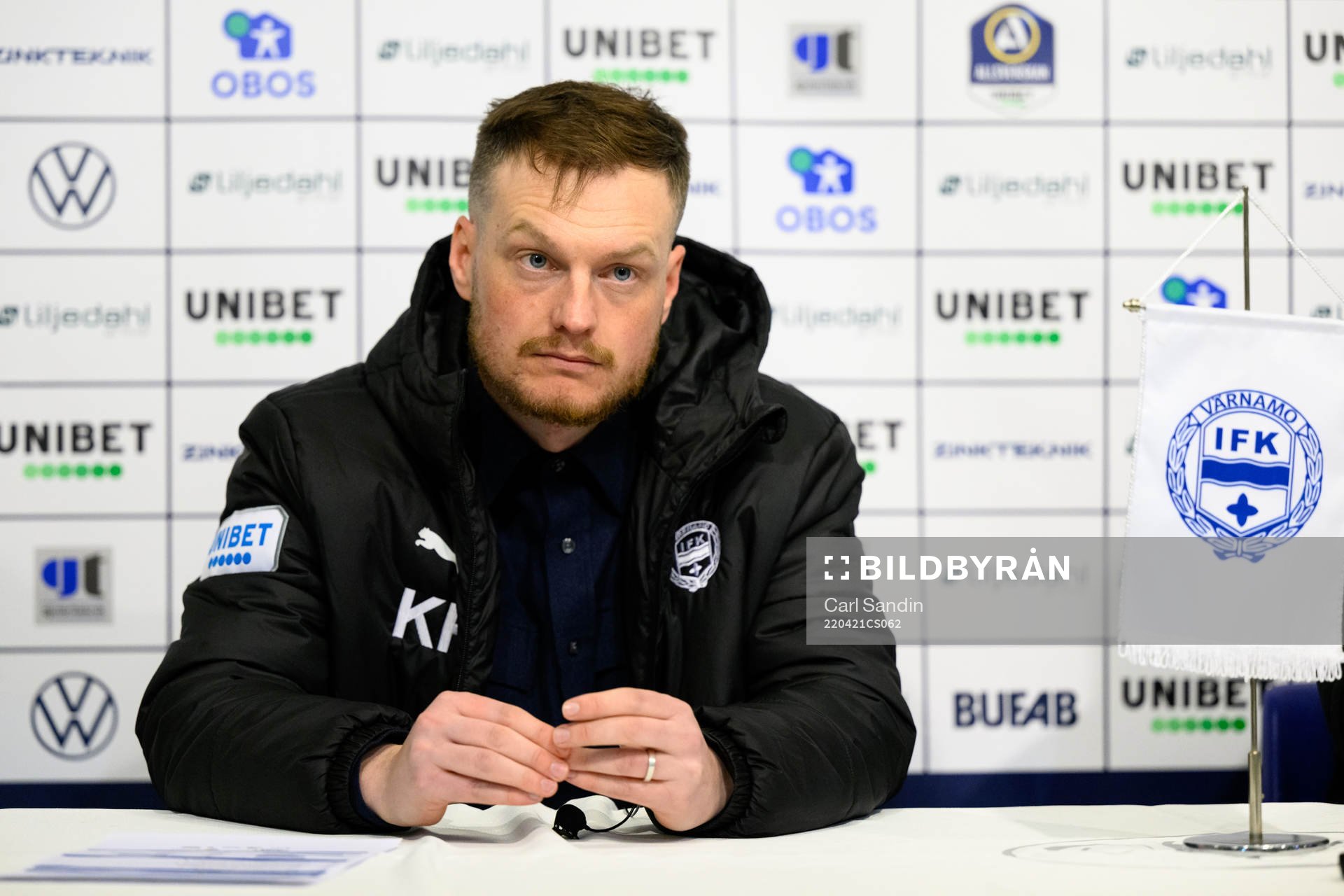Värnamos tränare Kim Hellberg på en presskonferens efter fotbollsmatchen i Allsvenskan mellan Värnamo och Malmö FF den 21 april 2022 i Värnamo.