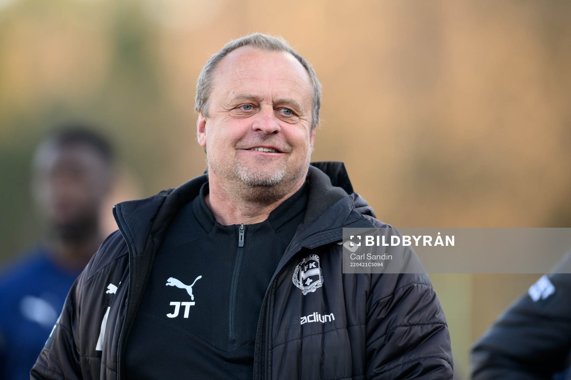 Värnamos assisterande tränare Jonas Thern innan fotbollsmatchen i Allsvenskan mellan Värnamo och Malmö FF den 21 april 2022 i Värnamo. 