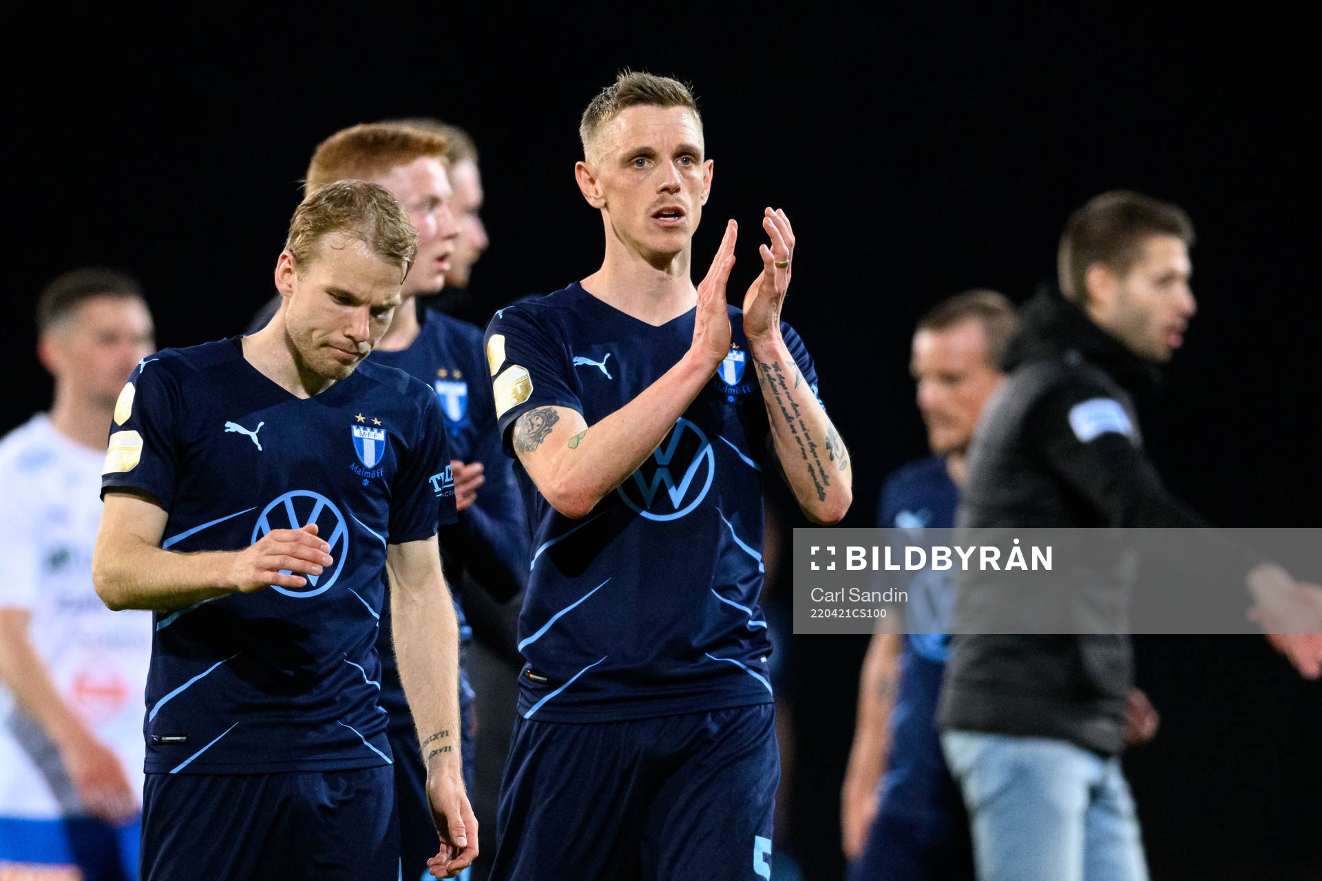 Malmö FFs Oscar Lewicki och Sören Rieks tackar publiken