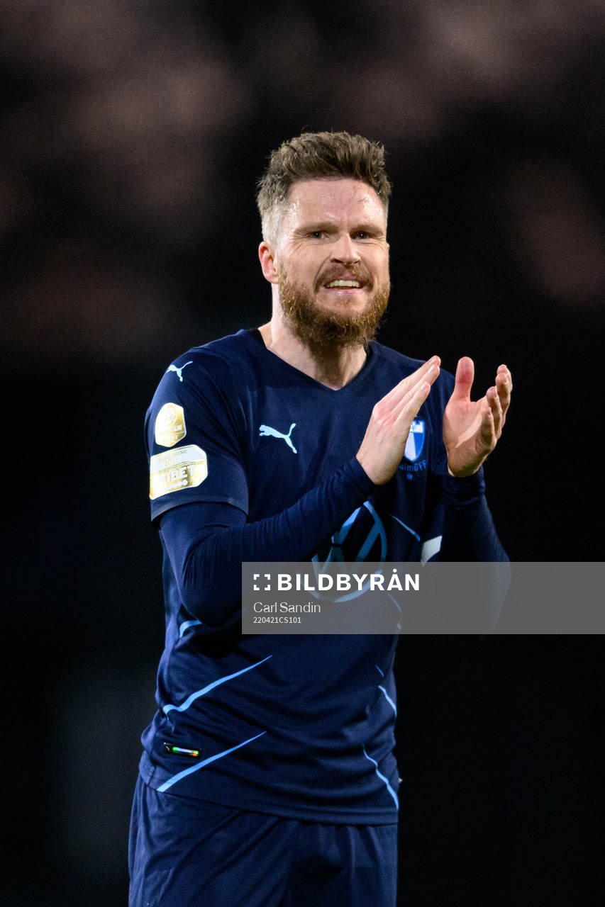 Malmö FFs Lasse Nielsen tackar publiken