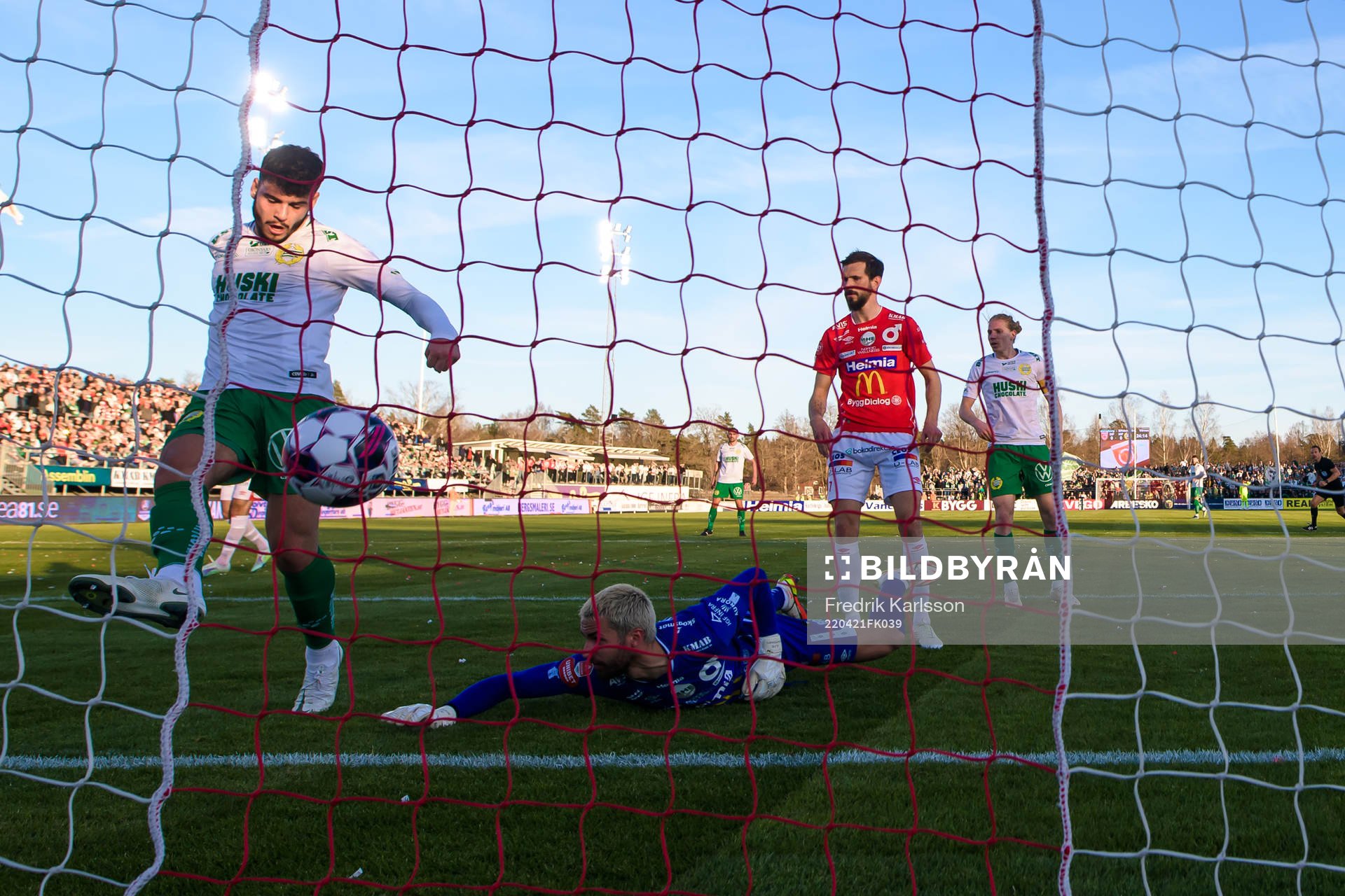 Hammarbys Edvin Kurtulus jublar och skjuter 0-1 bakom