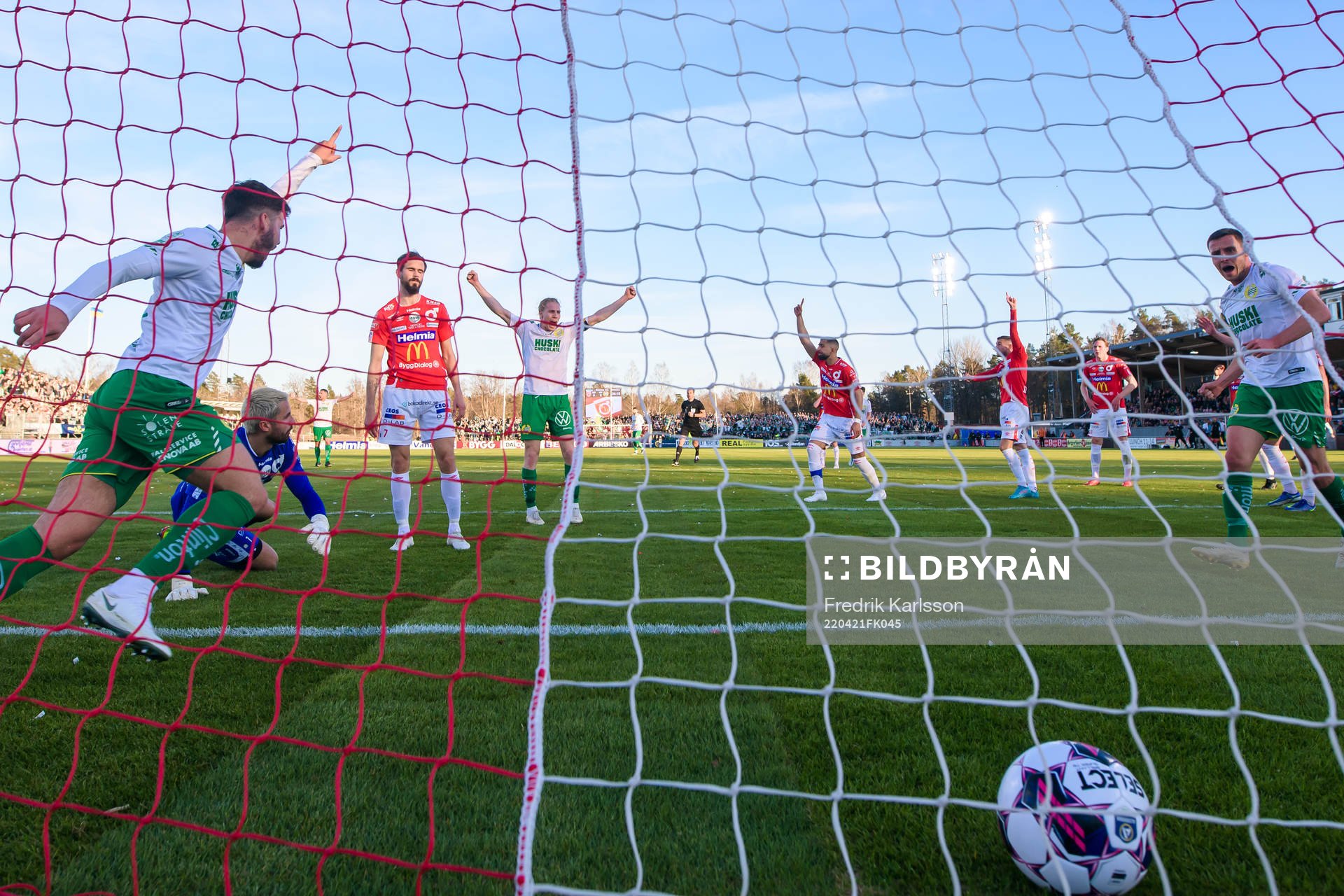 Hammarbys Edvin Kurtulus jublar och skjuter 0-1 bakom