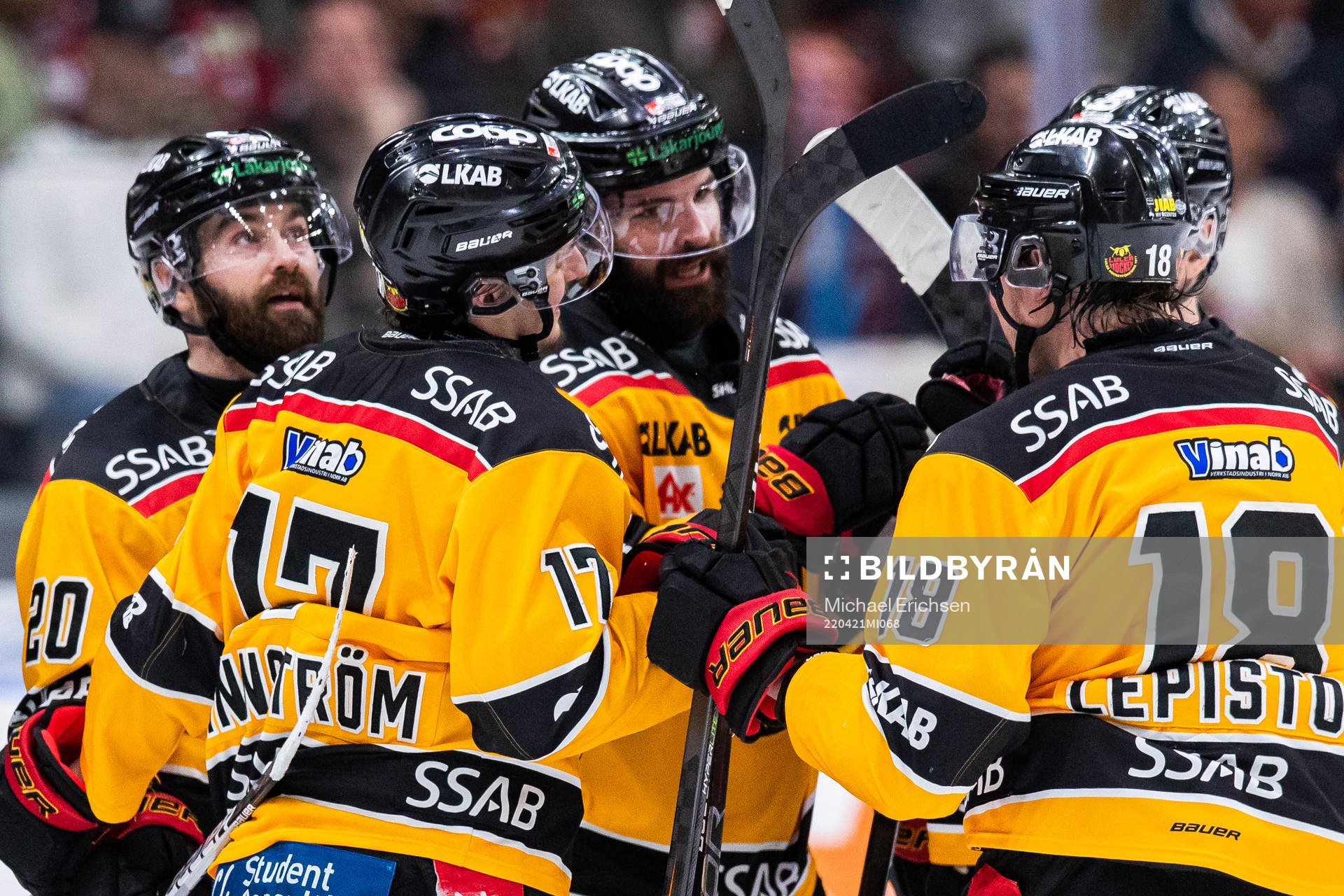 Luleås Isac Brännström jublar med lag