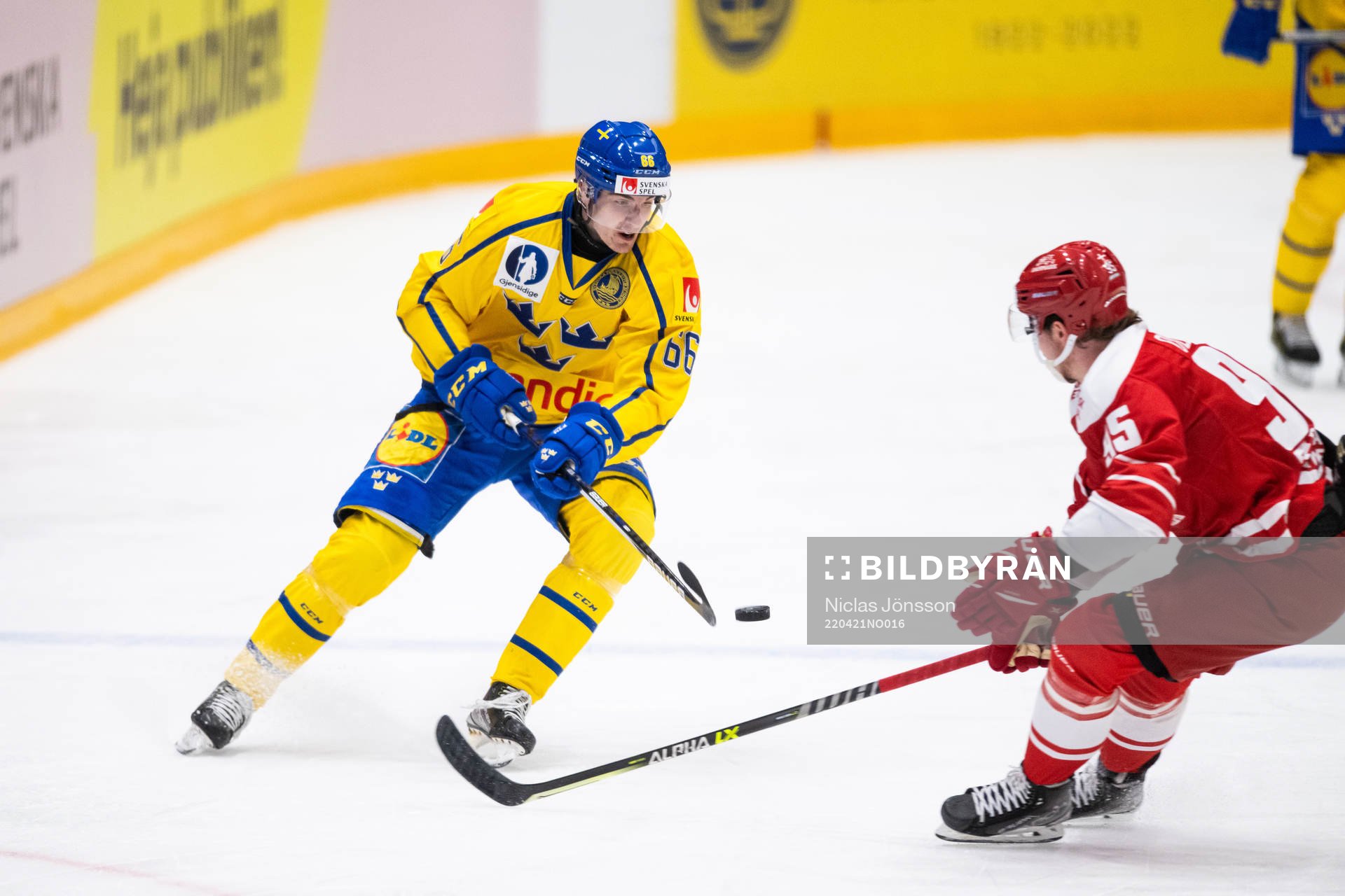 Nils Åman of Sweden and Nick Olesen of Denmark