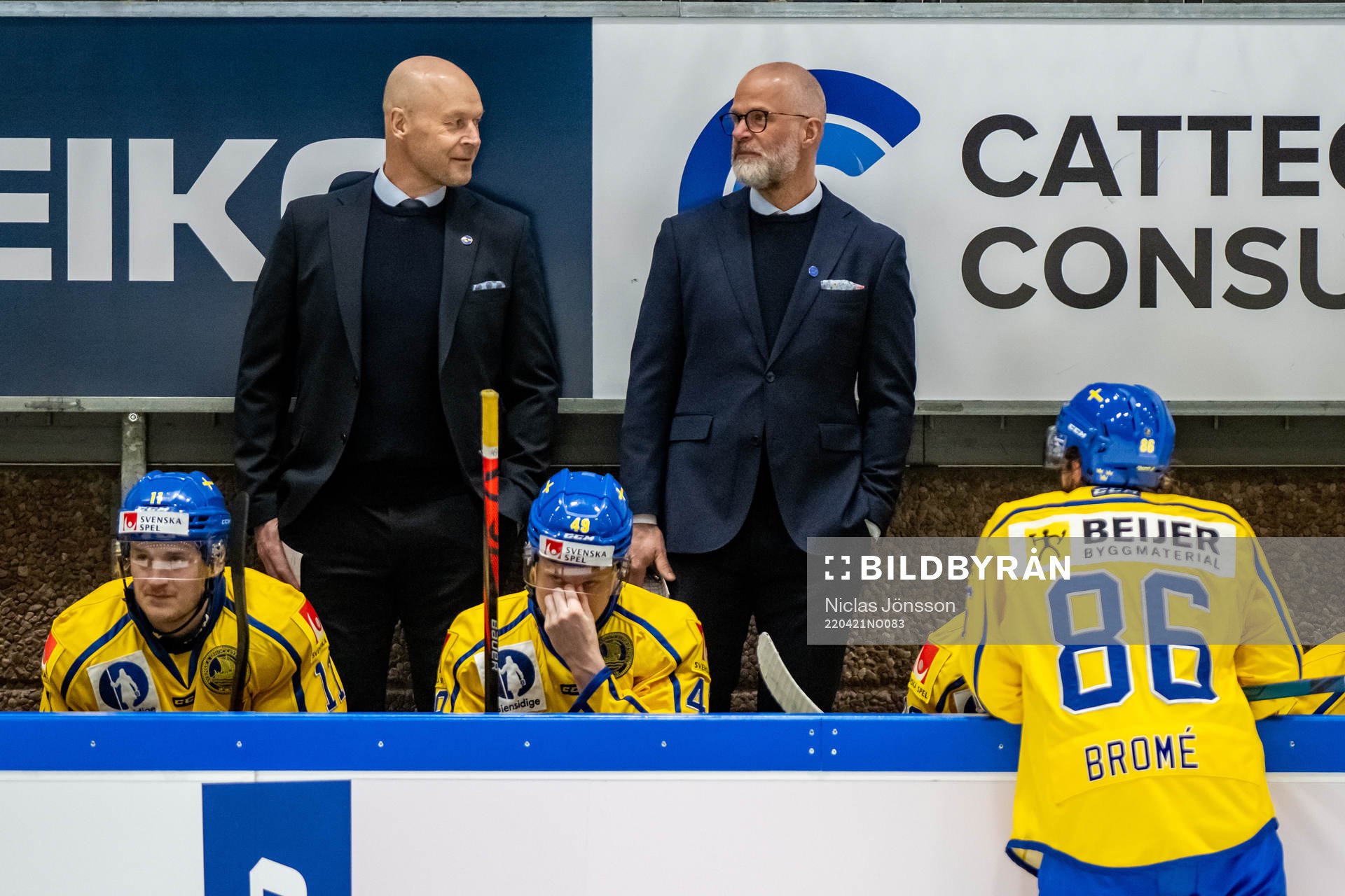 Assistant Coach Marcus Ragnarsson and Assistant Coach