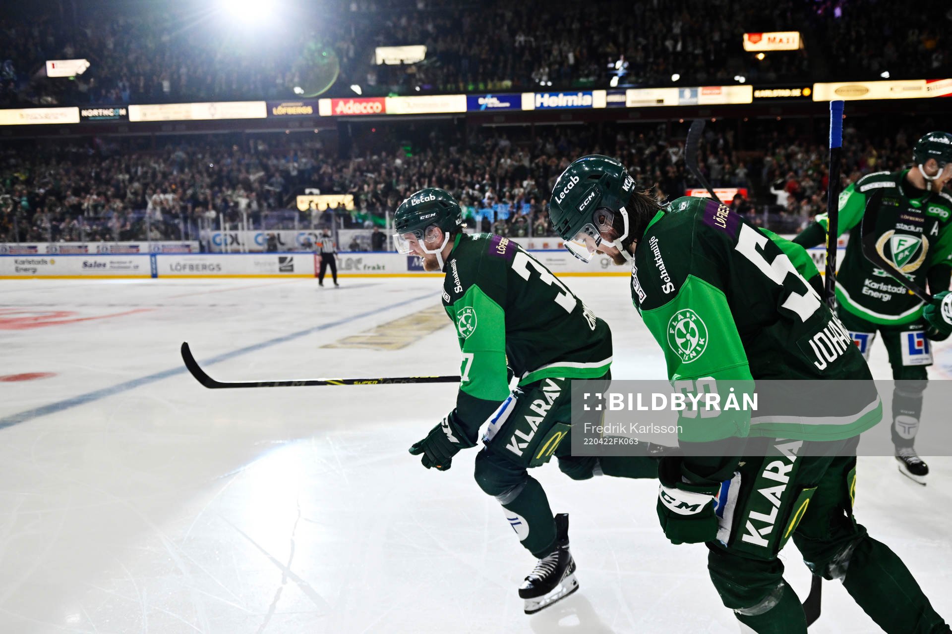 Färjestads Adam Ginning jublar
