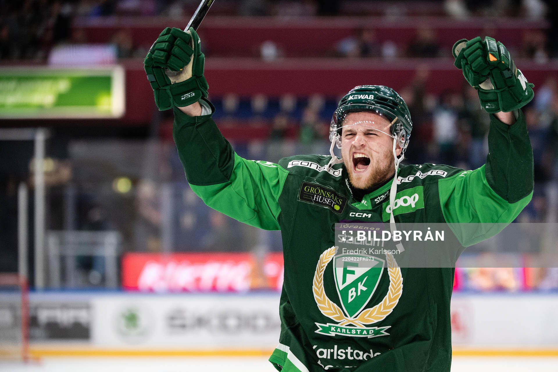 Färjestads Adam Ginning jublar