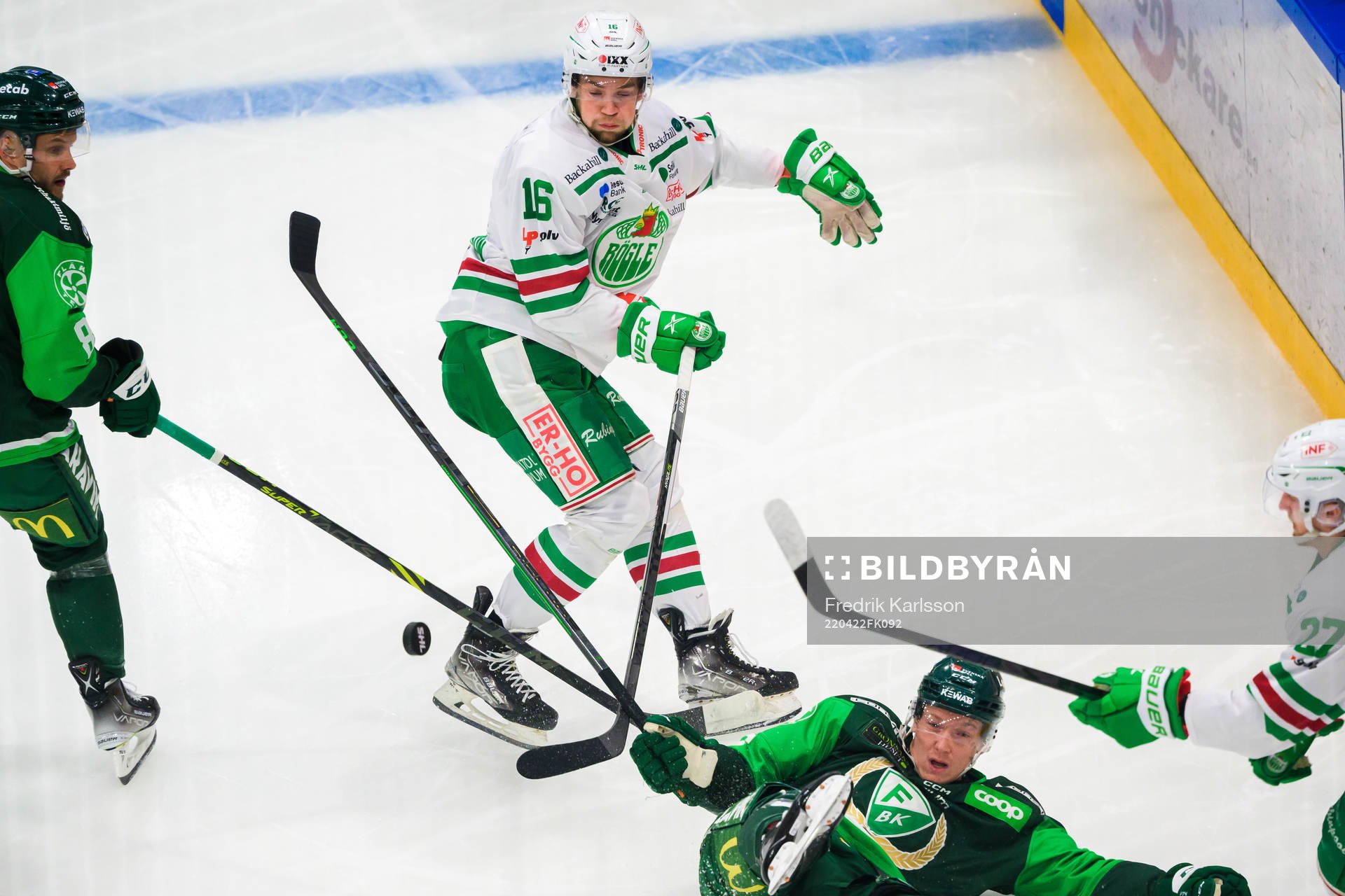 Rögles Lucas Ekeståhl-Jonsson och Färjestads Gustav