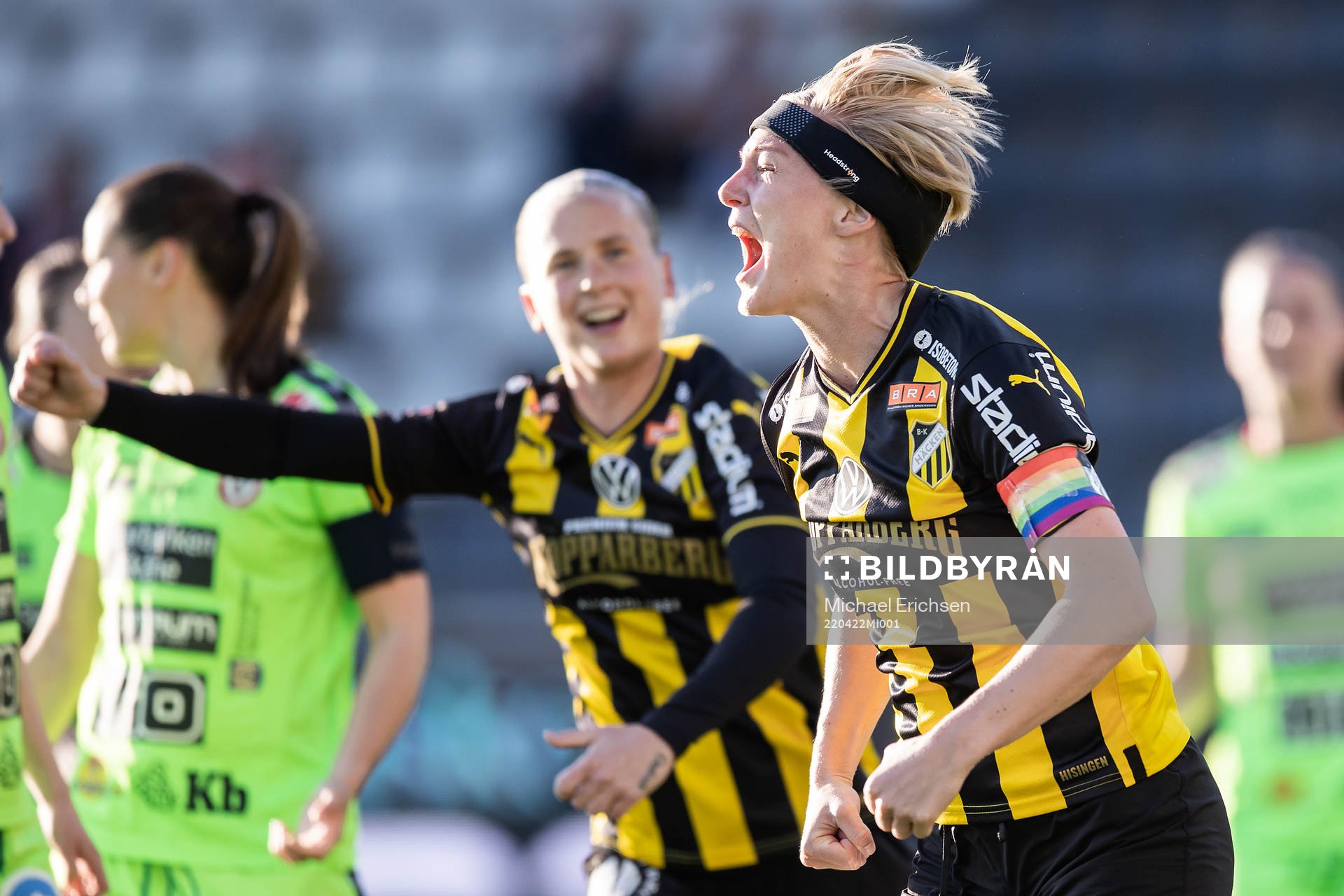 Häckens Luna Nørgaard Gevitz jublar efter 1-0 under fotbollsmatchen i Damallsvenskan mellan Häcken och Kristianstad den 22 april 2022 i Göteborg.