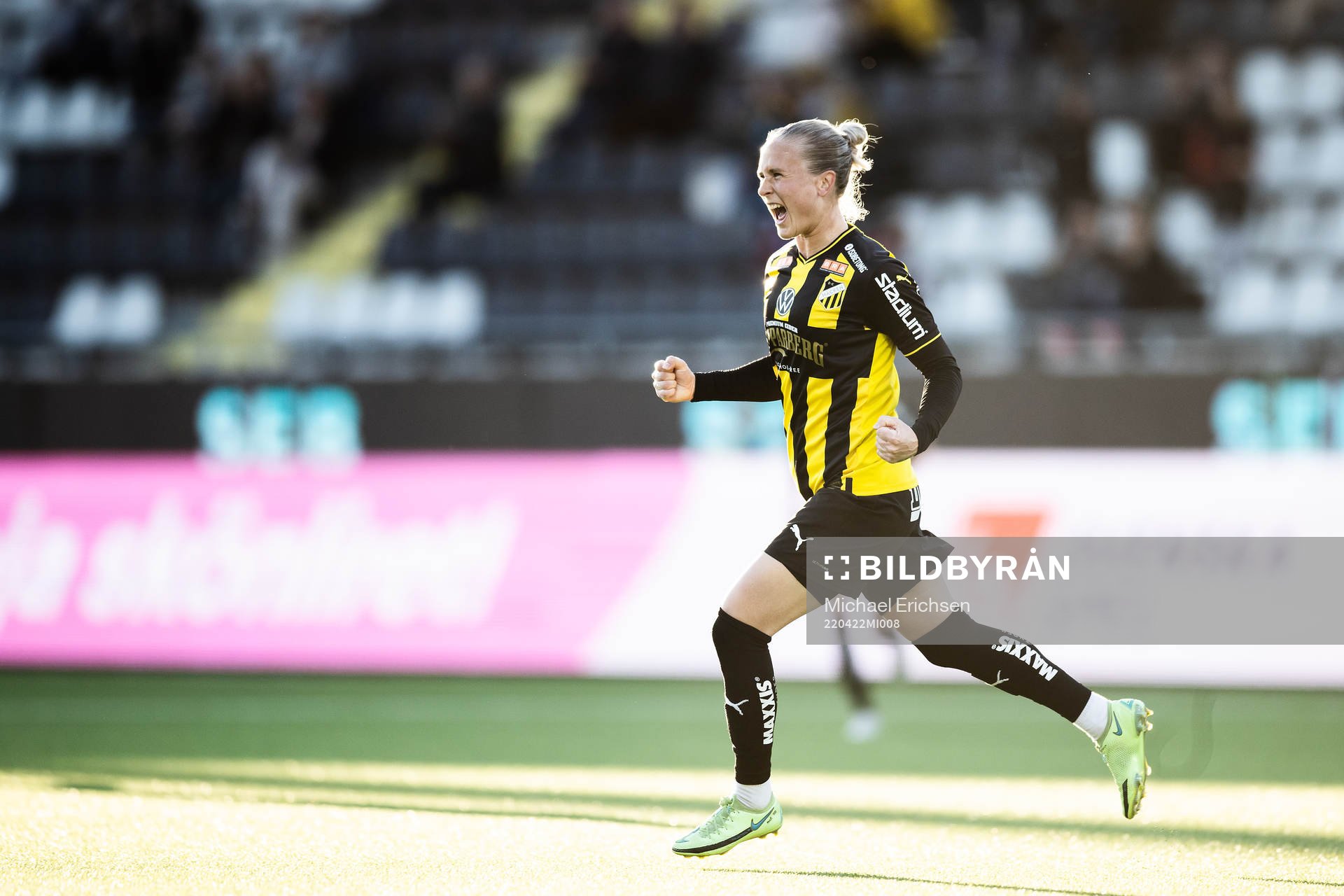 Häckens Filippa Curmark jublar