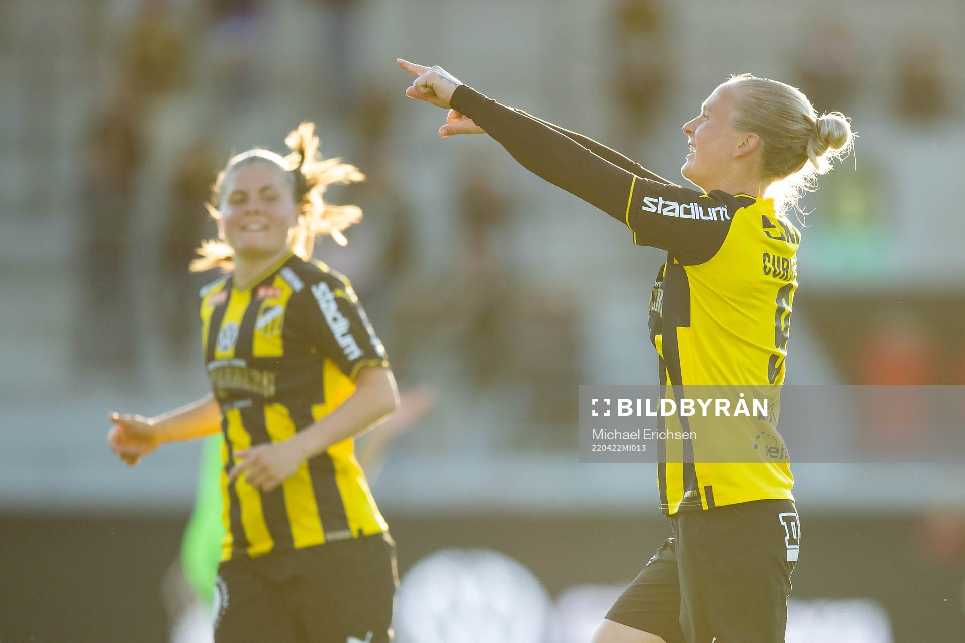 Häckens Filippa Curmark jublar