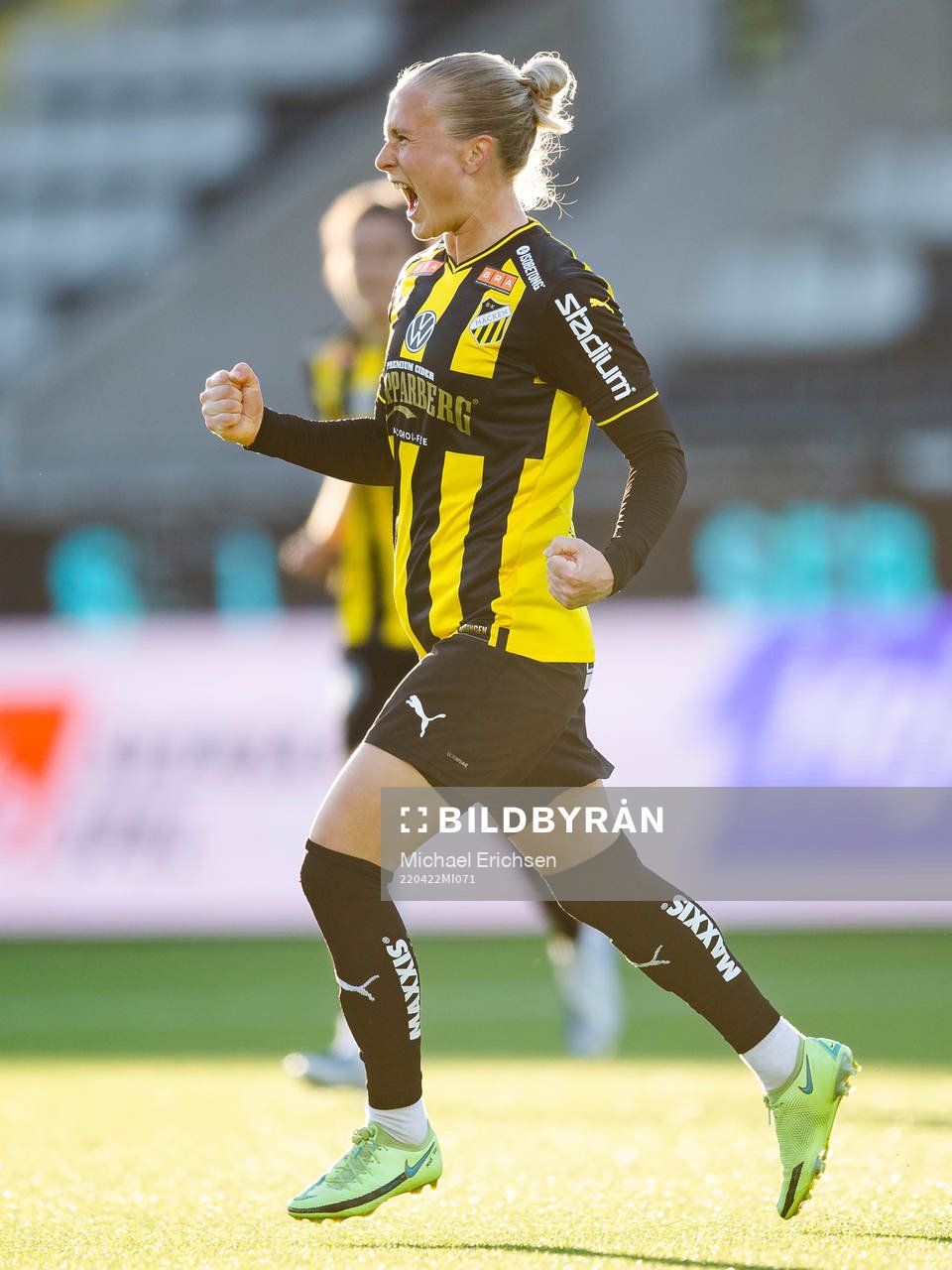 Häckens Filippa Curmark jublar