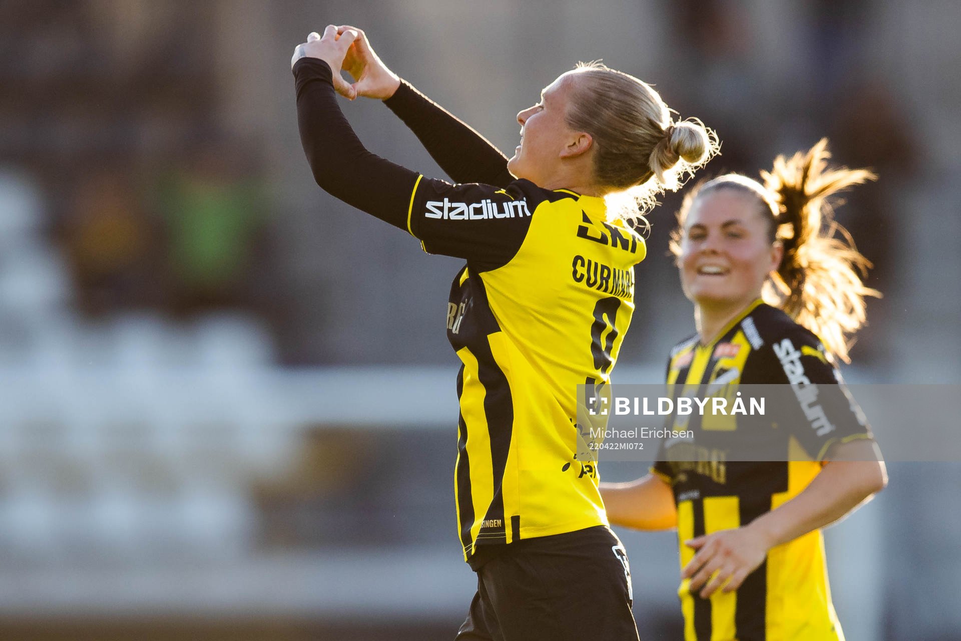 Häckens Filippa Curmark jublar