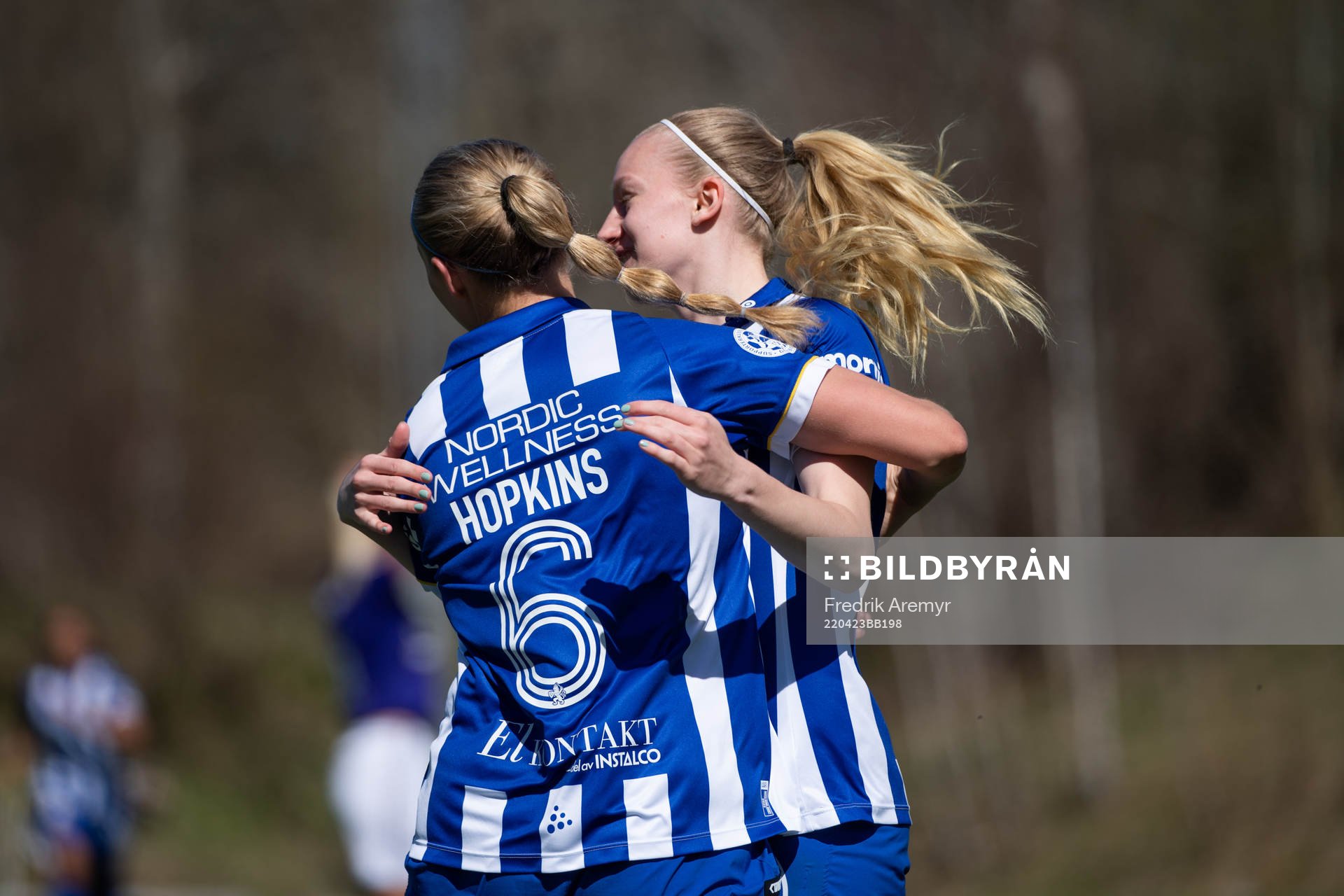 IFK Göteborgs Filippa Hopkins och Felicia Holmberg jublar