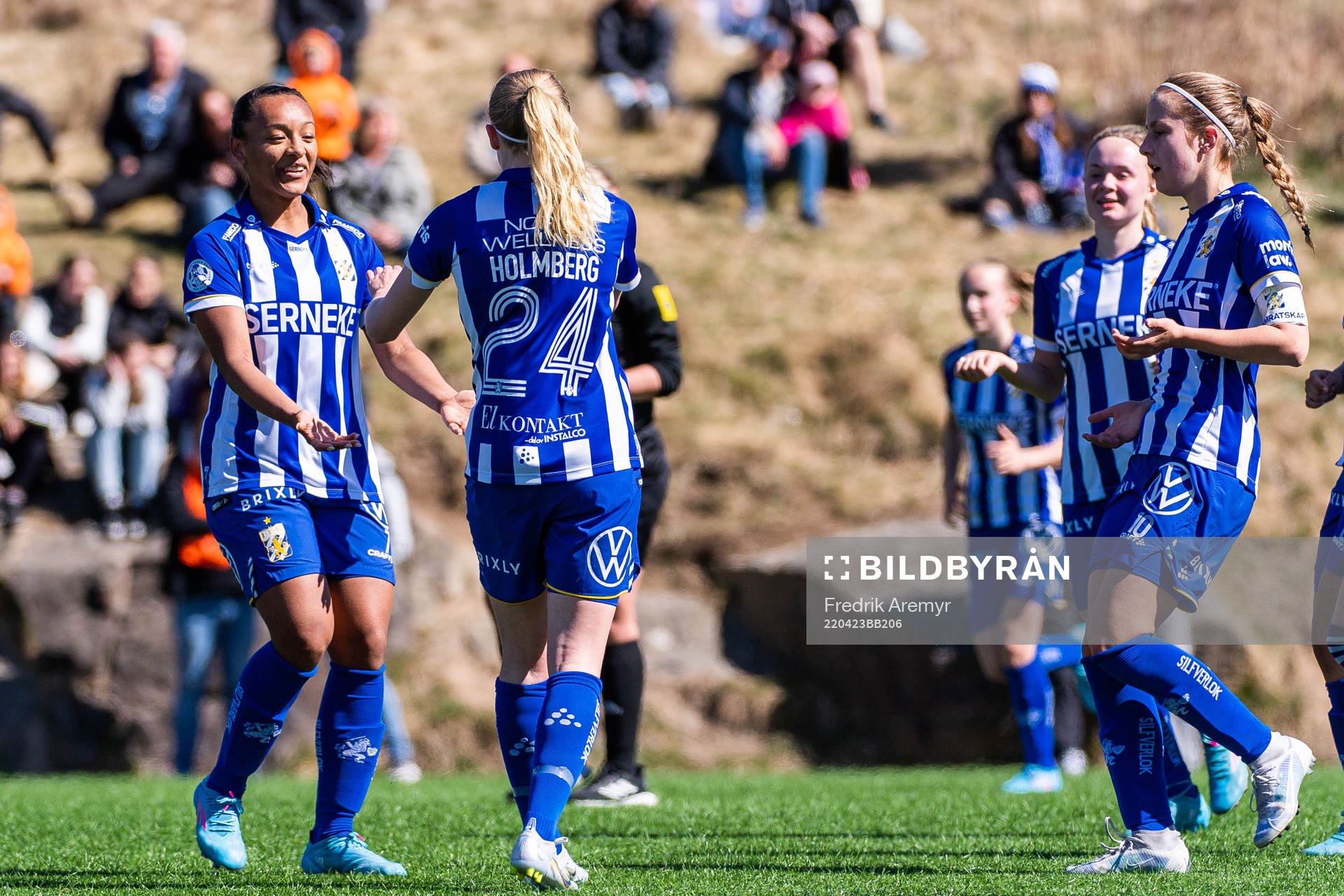 IFK Göteborgs Felicia Holmberg (mitten) jublar med