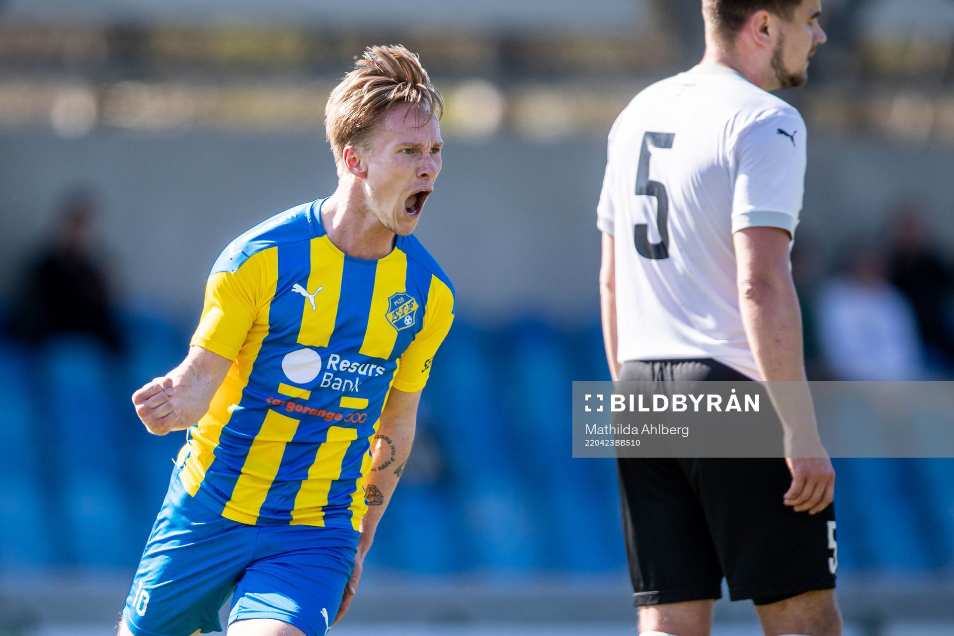 Eskilsminnes Alexander Engholm jublar efter 3-1 under fotbollsmatchen i division två västra götaland mellan Eskilsminne och Hittarp den 23 april 2022 i Helsingborg.