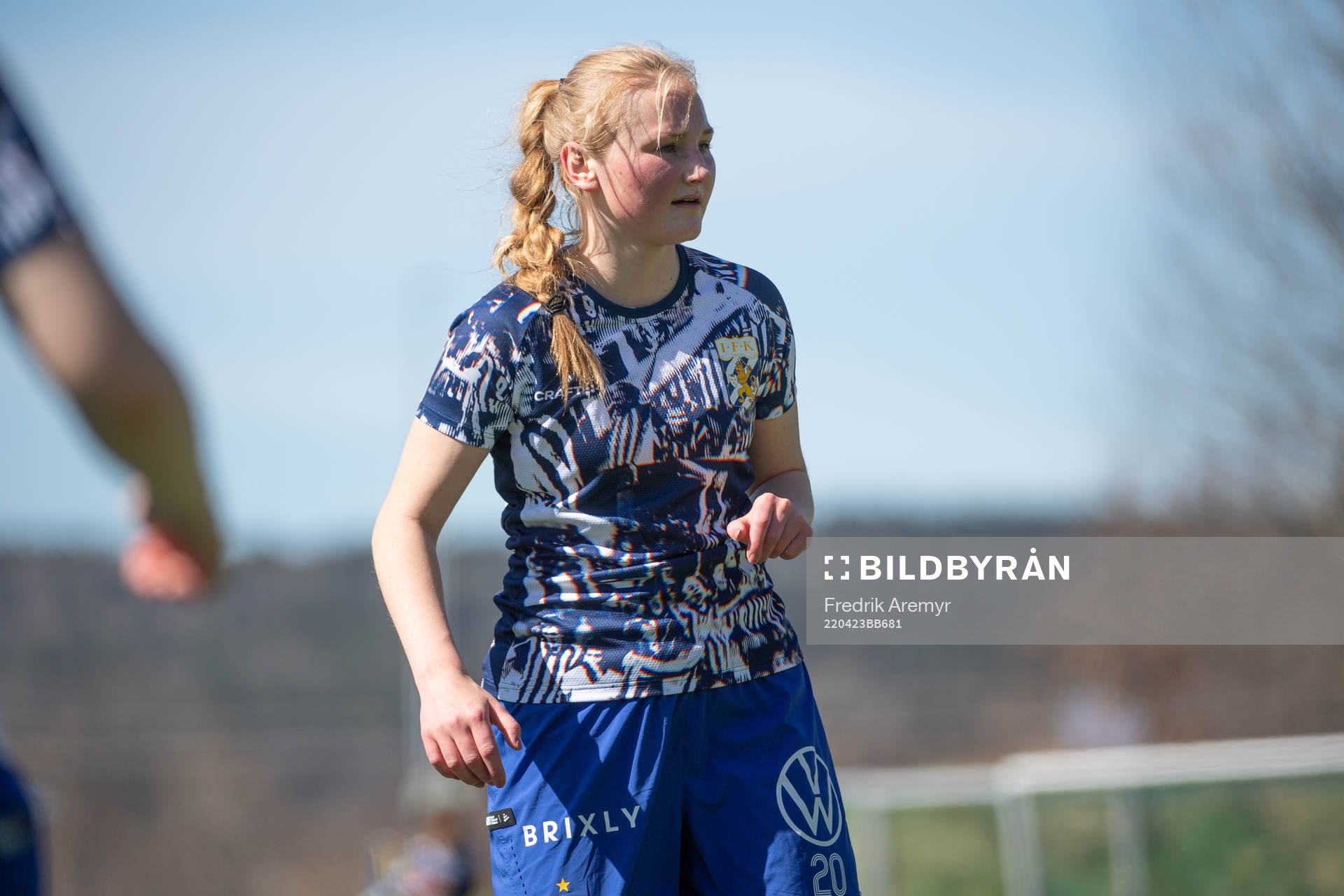 IFK Göteborgs Johanna Lundberg innan fotbollsmatchen i damernas Division två Nordvästra Götaland den 23 april 2022 i Lerum.