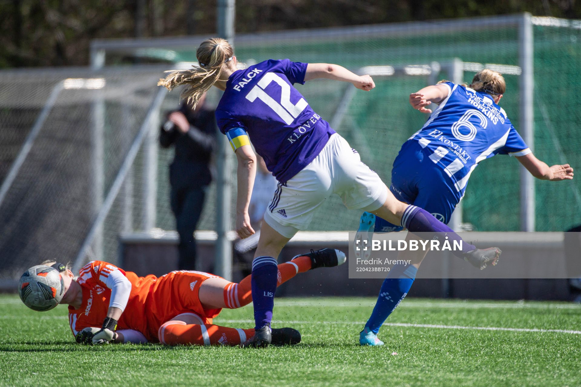 Lerums Målvakt Clara Andersson, lagkapten Ellinor Falck