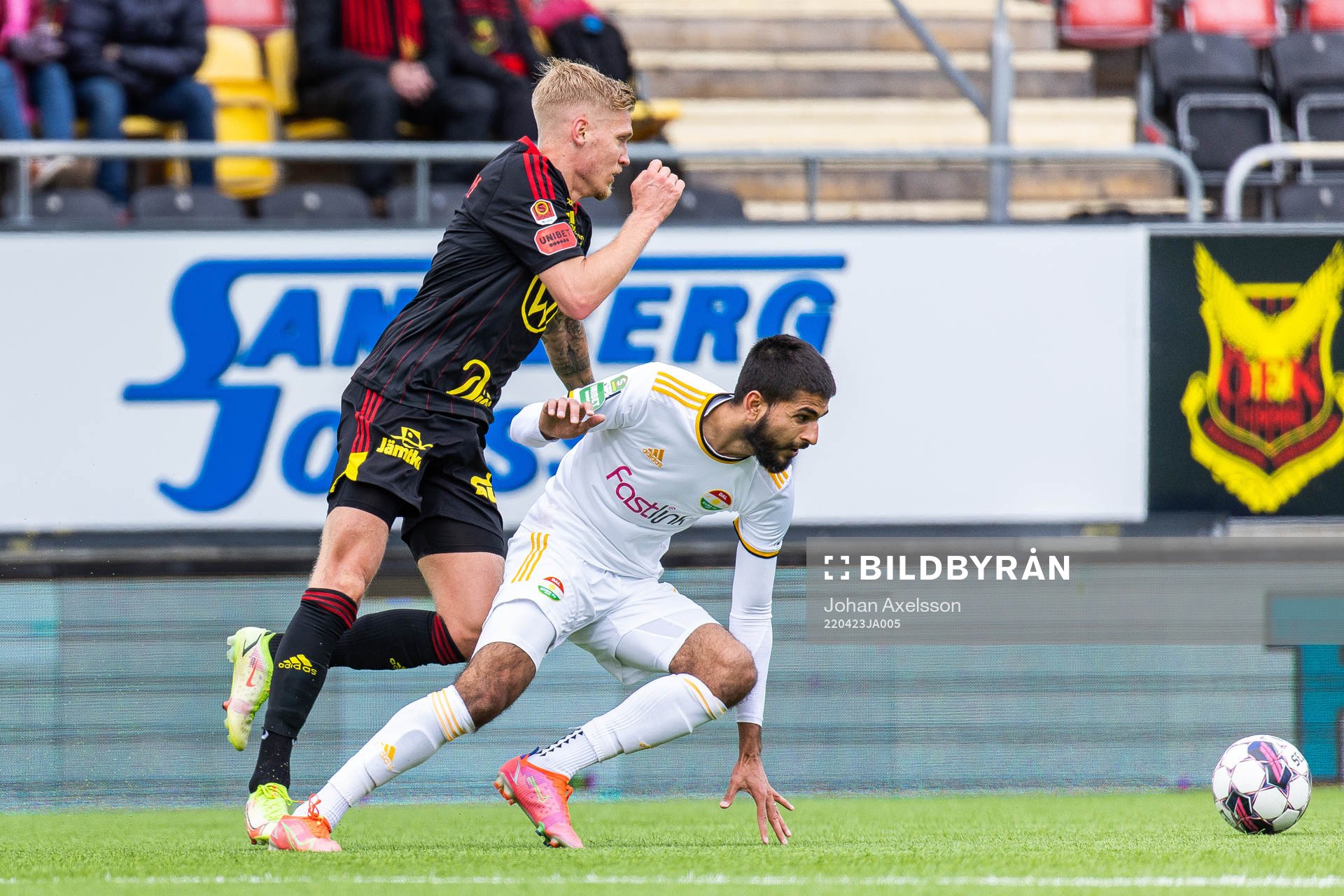 Östersunds André Österholm och Dalkurds Suleman Zurmati