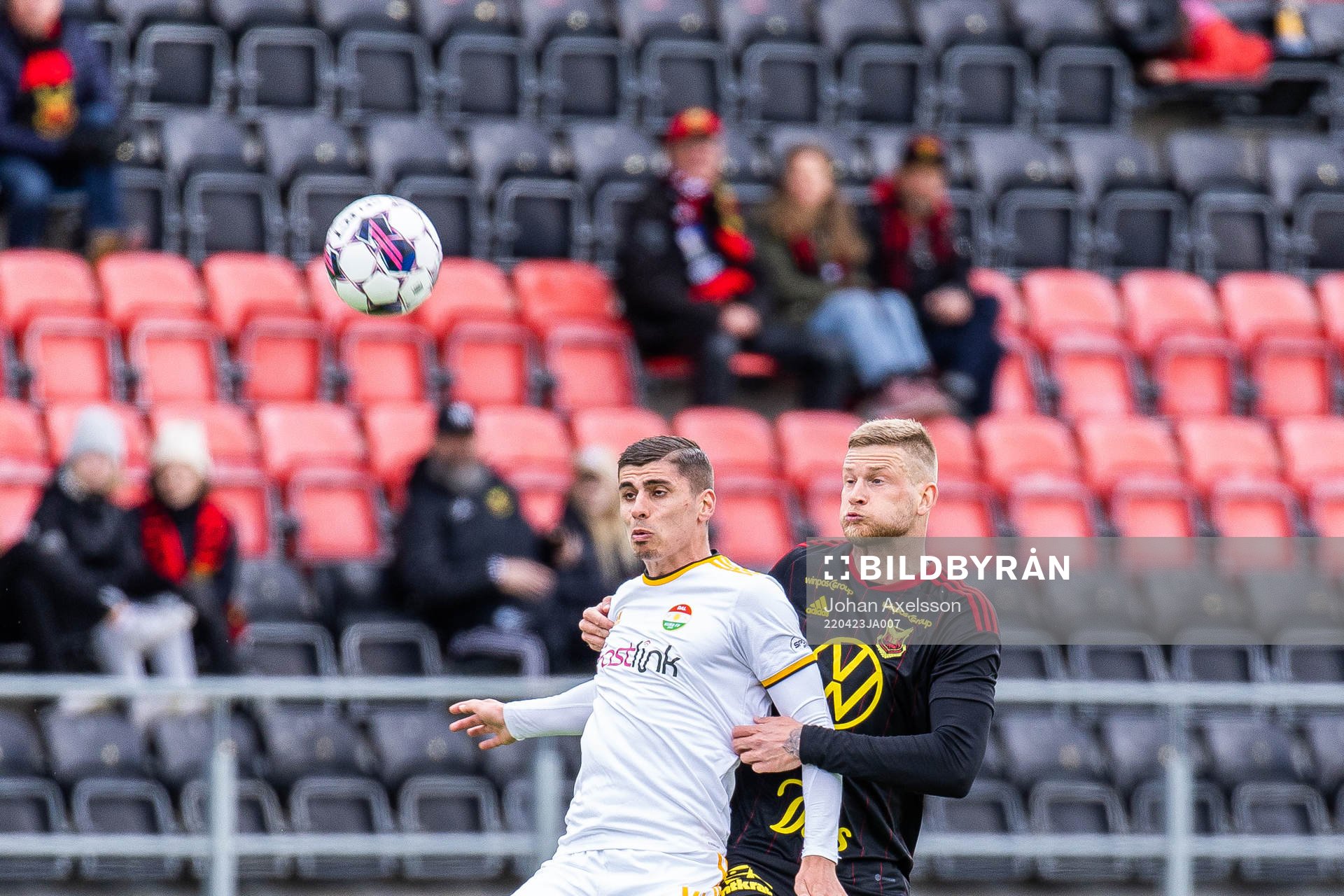 Dalkurds Koen Kostons och Östersunds Kevin Jablinski