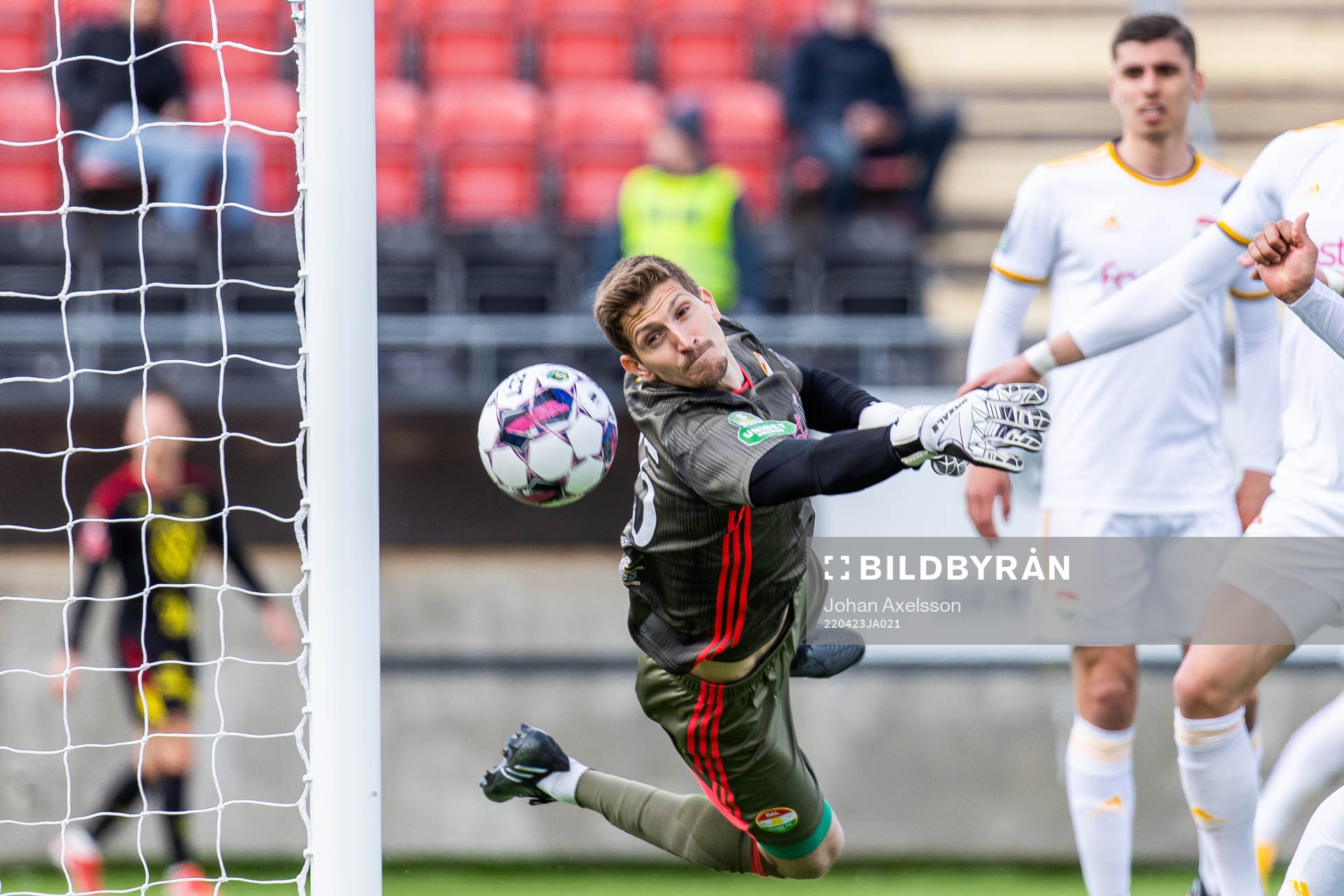 Östersunds Ludvig Fritzson (ej i bild) gör 1-0 bakom