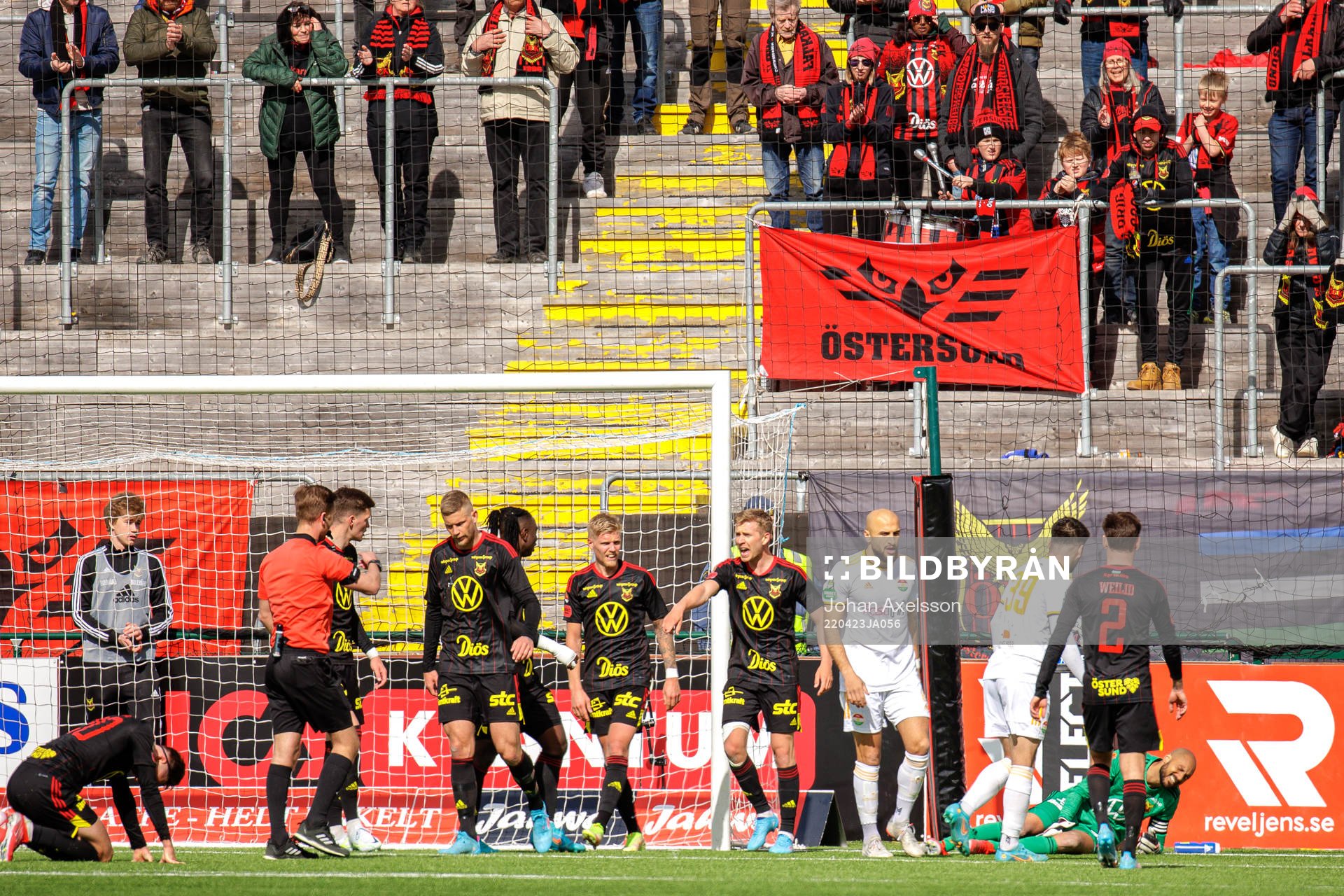 Tumult framför Östersunds målvakt Aly Keita