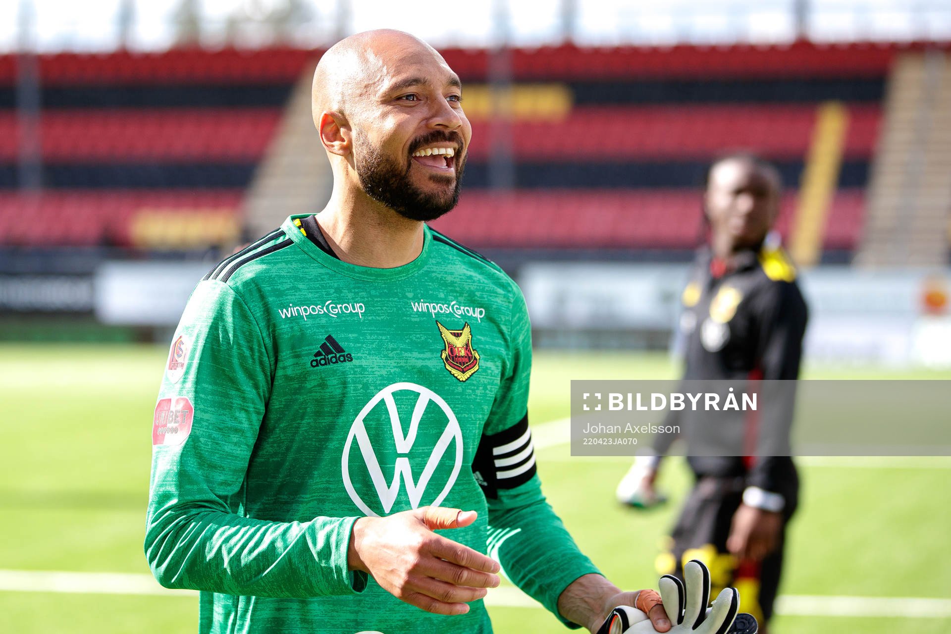 Östersunds målvakt Aly Keita jublar