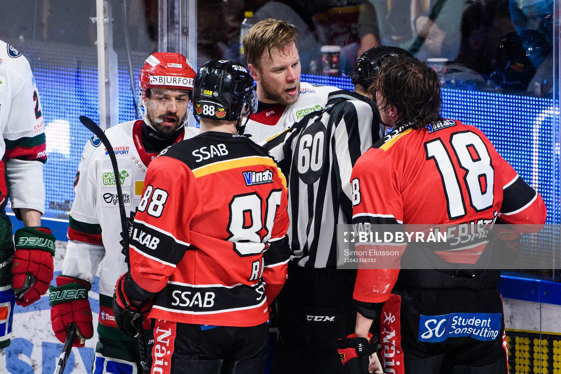 Frölundas Christian Folin och Luleås Sami Lepistö bråkar