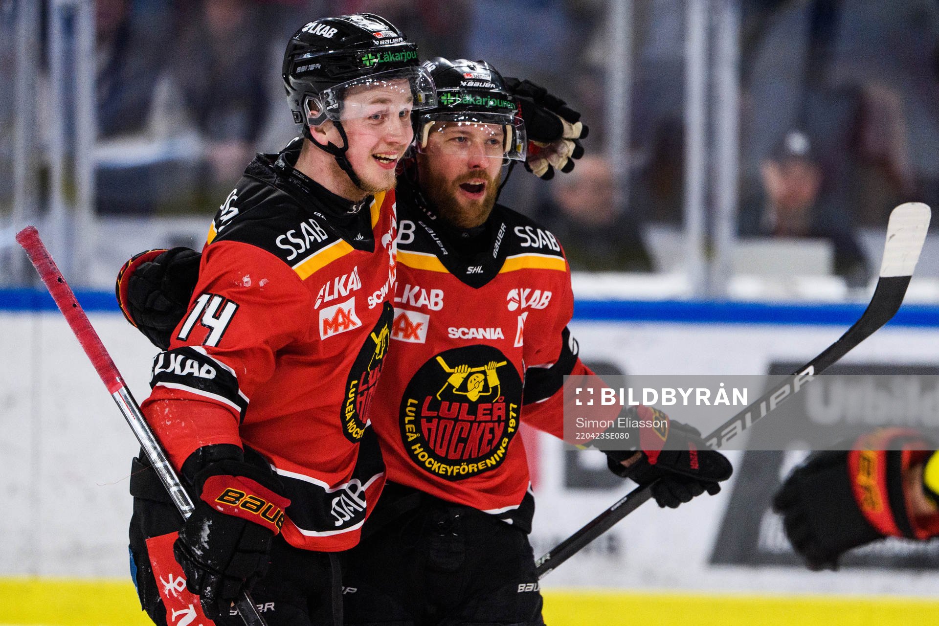 Luleås Jonas Berglund och Linus Omark jublar
