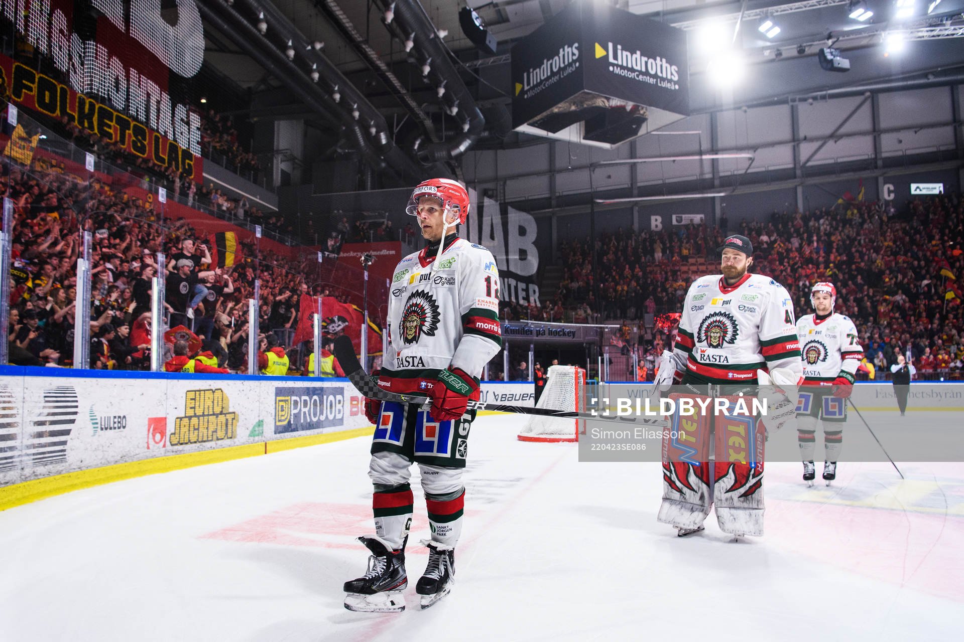 Frölundas Max Friberg deppar och lämnar isen