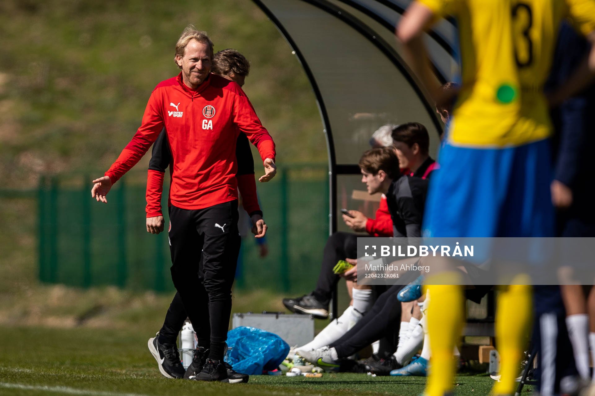 Hittarps assisterande tränare Gustaf Andersson reagerar