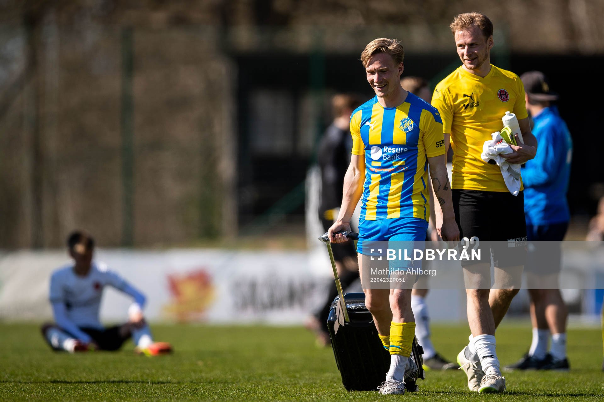 Eskilsminnes Alexander Engholm med priset för matchens