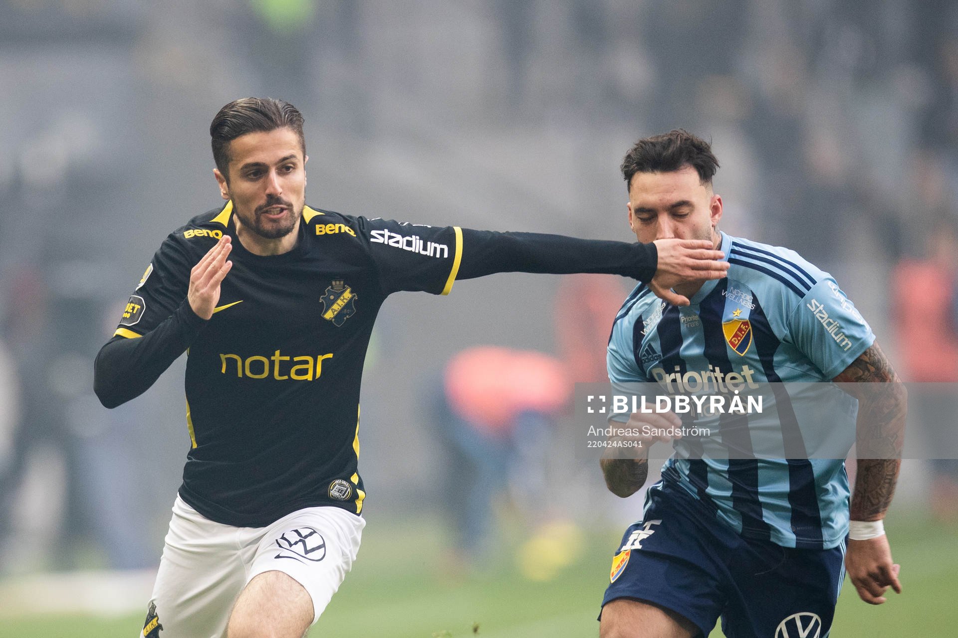 s Zachary Elbouzedi  och Djurgårdens Sead Haksabanovic