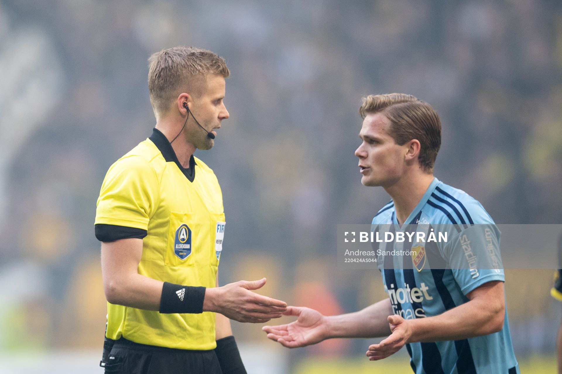 Domare Glenn Nyberg och Djurgårdens Hampus Finndell