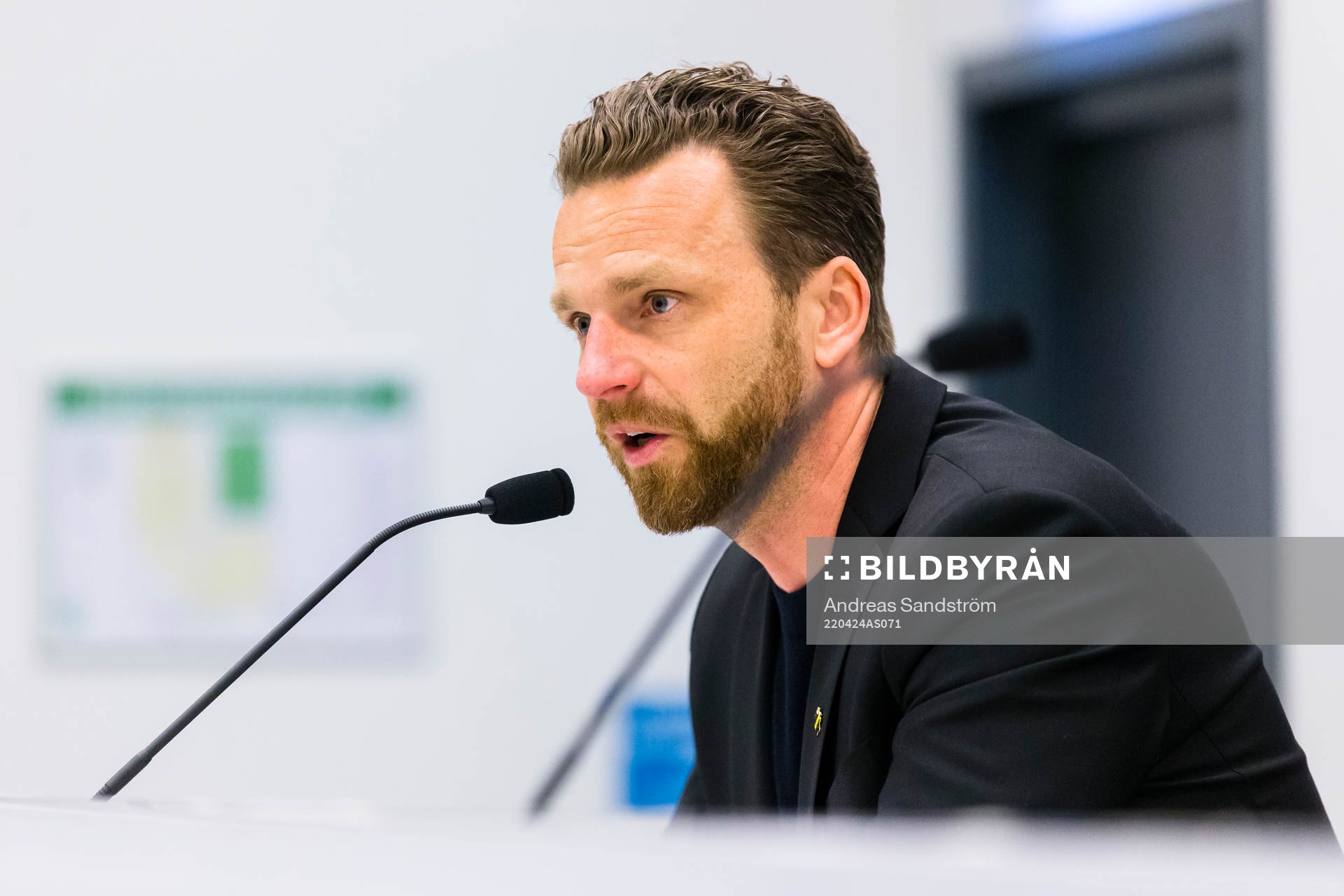 s tränare Bartosz Grzelak på presskonferensen