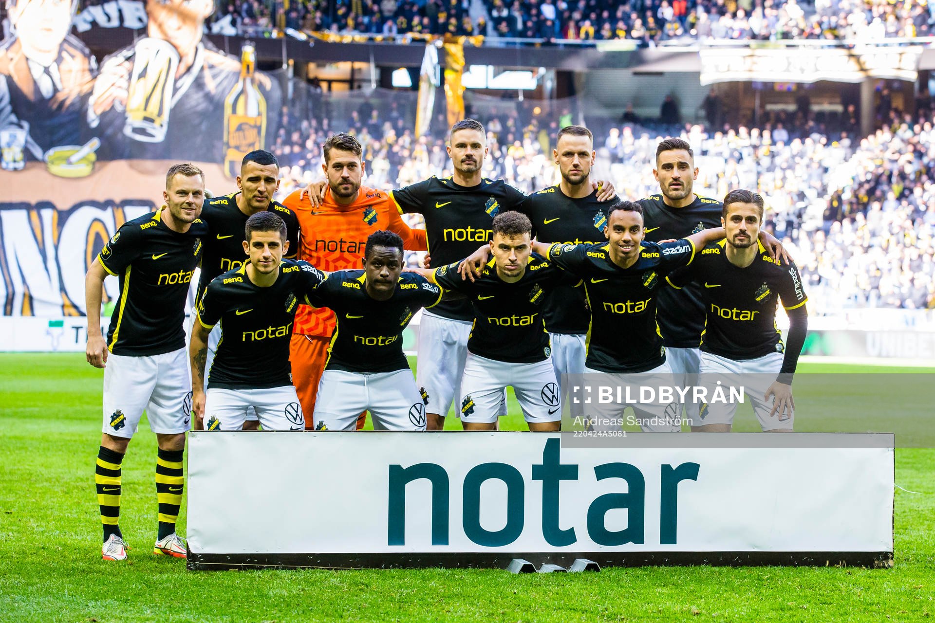 s startelva ställer upp för ett lagporträtt
