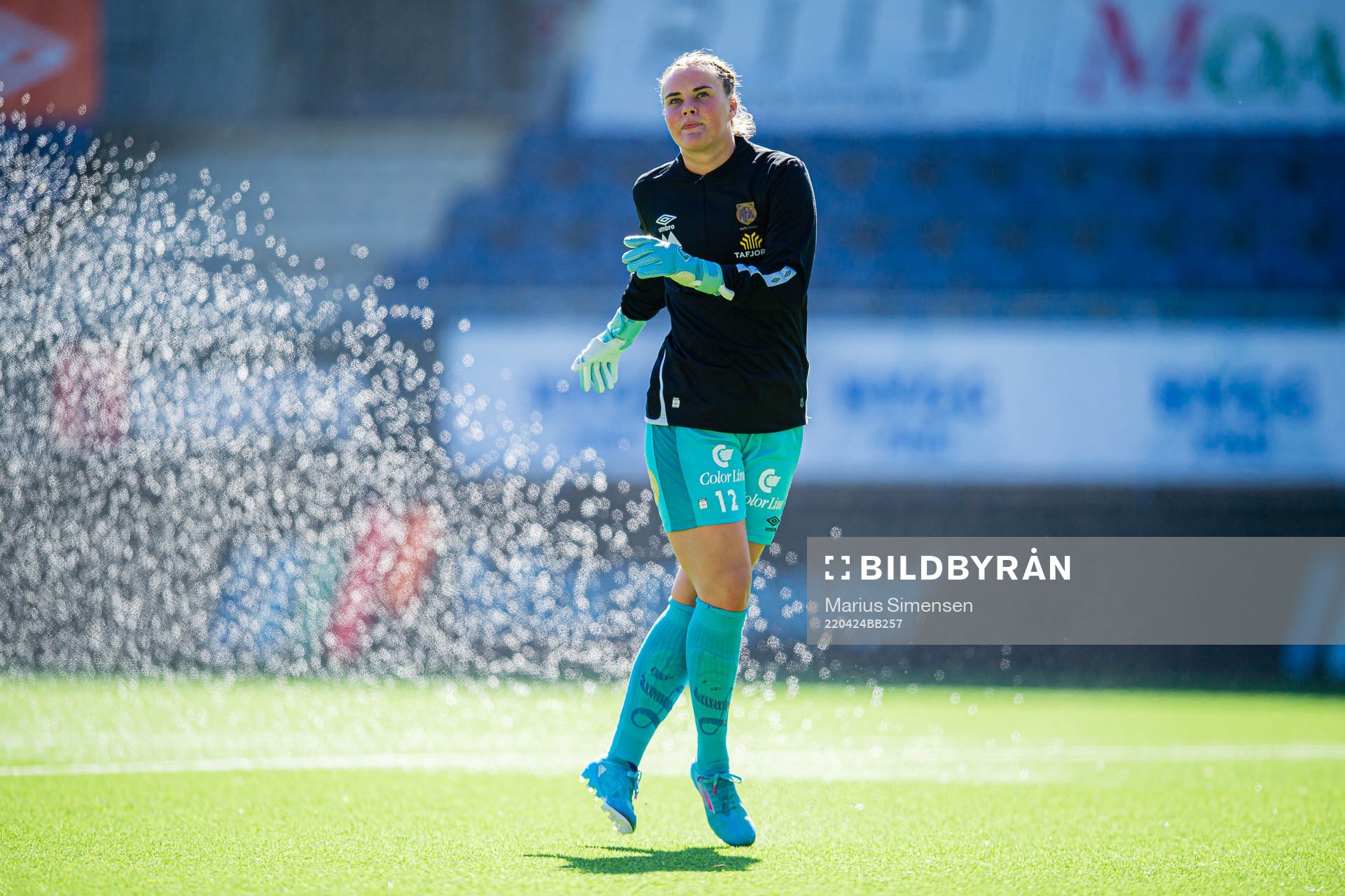 Benedicte Lund Berge of AaFK Fortuna warms up