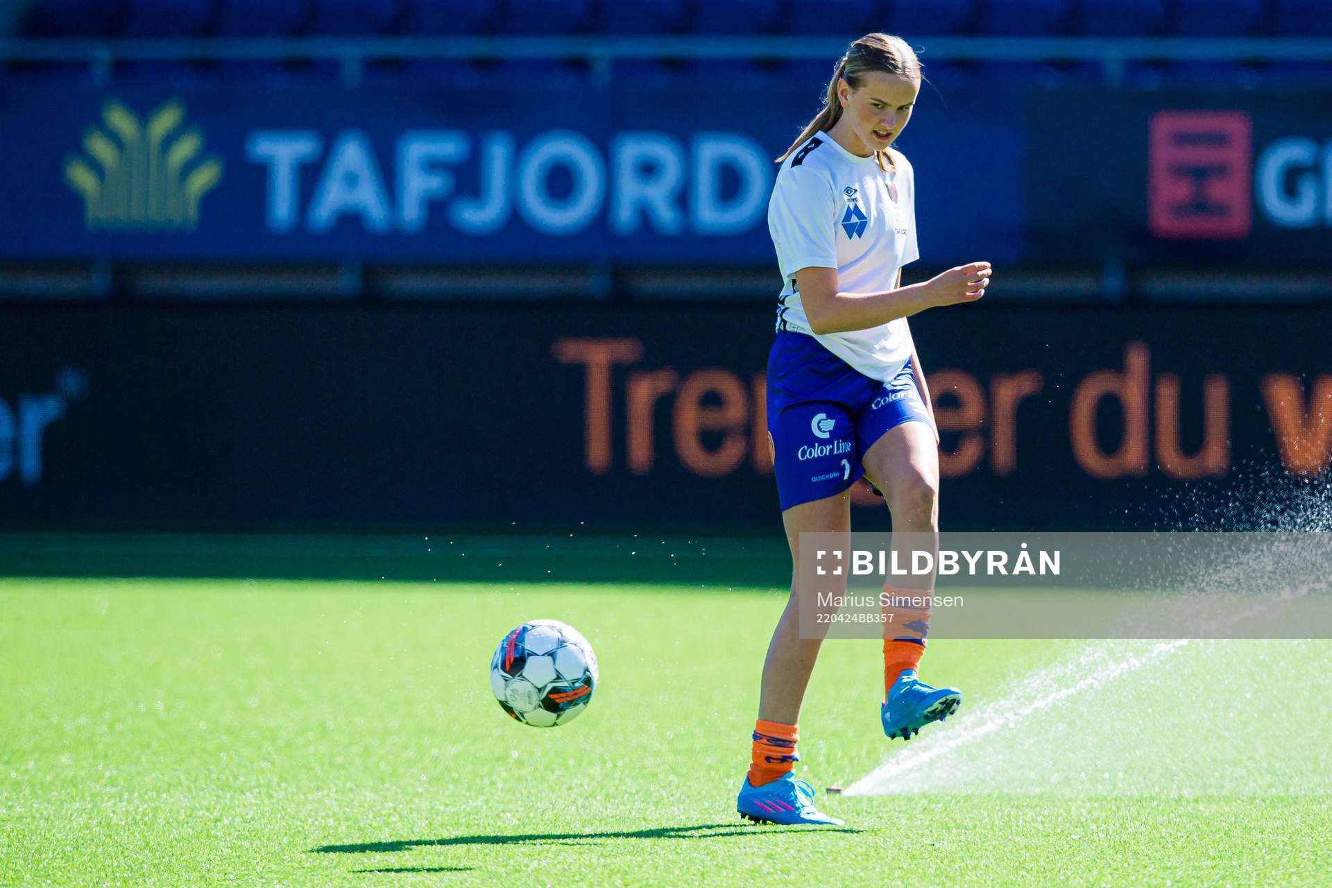 Anna Lervik of AaFK Fortuna at half-time break